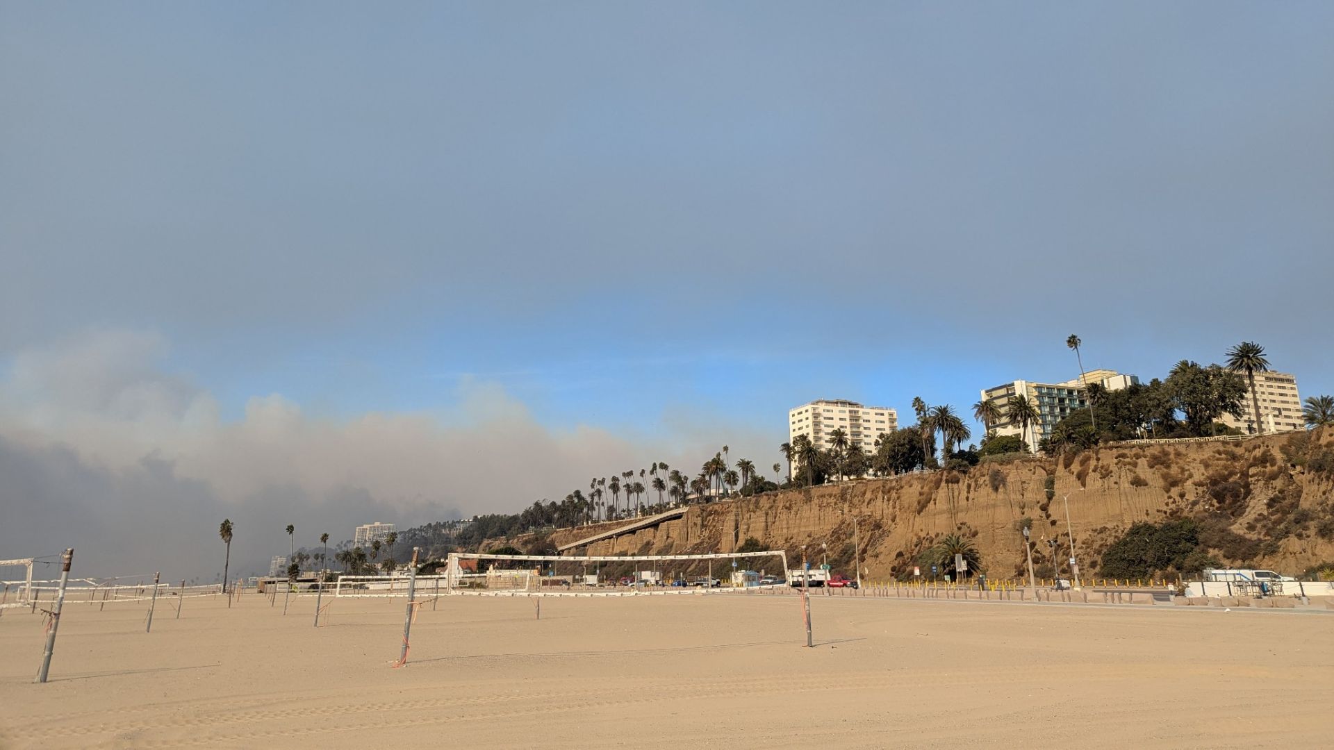 2025 southern California wildfire smoke over Santa Monica beach