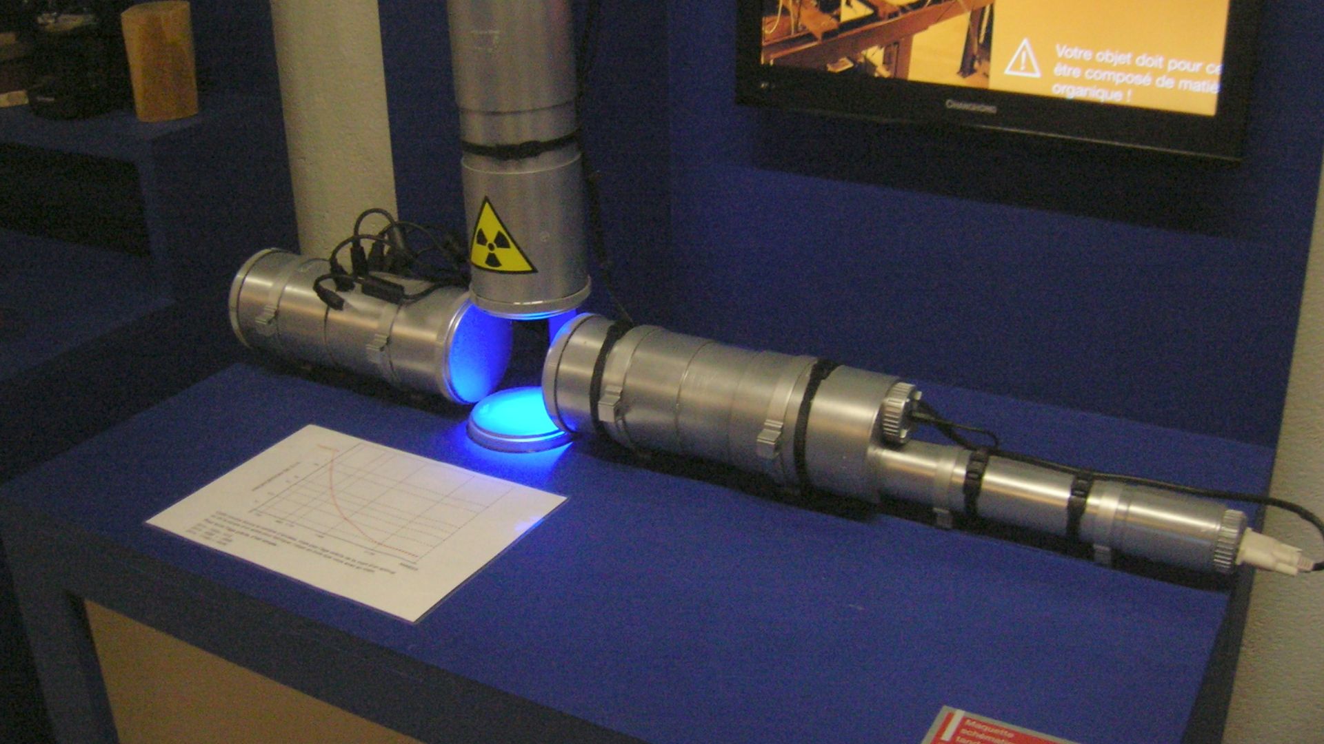 Expérience de datation Carbon-14. Musée archéologique du lac de Paladru. Charavines, Isère, AuRA, France.