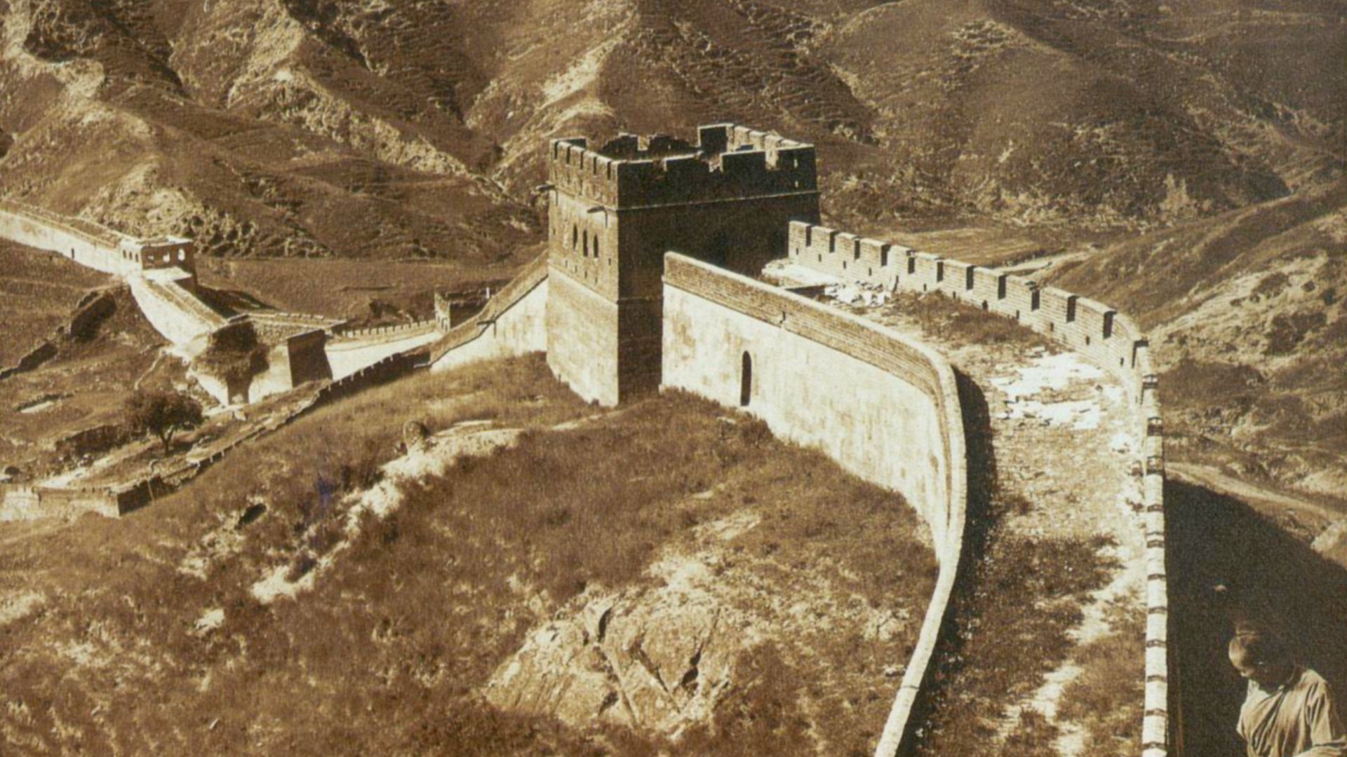 Photograph of The Great Wall of China from 1907.