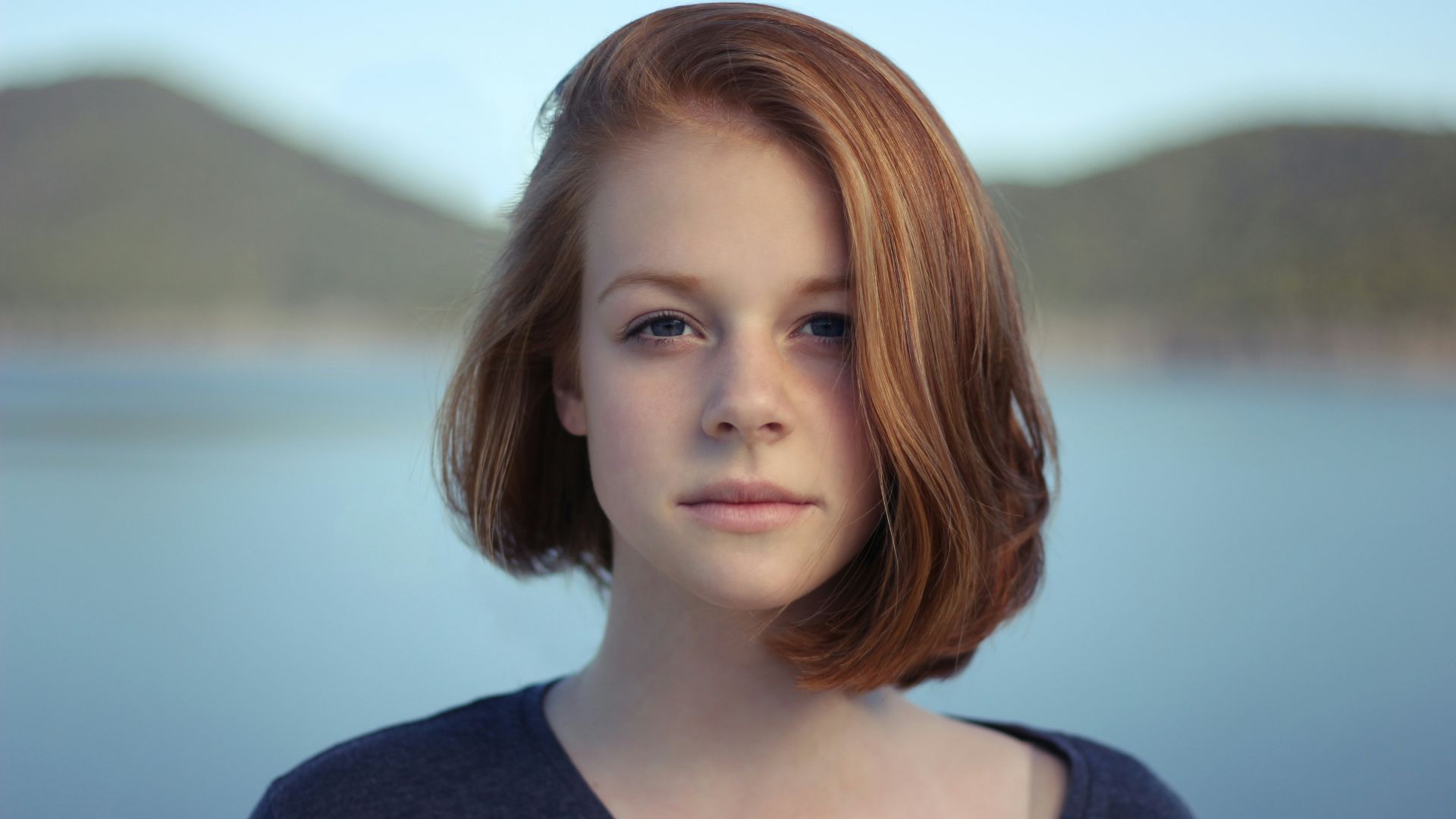 shallow focus photography of woman outdoor during day