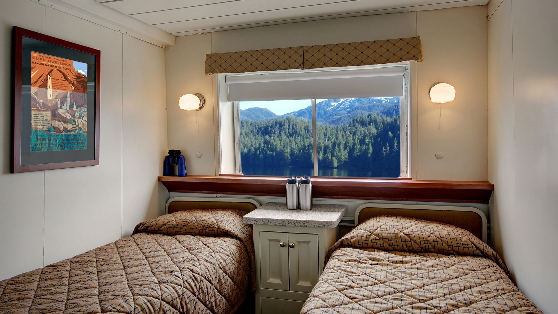 Navigator Cabin's 2 beds of the Wilderness Adventurer
