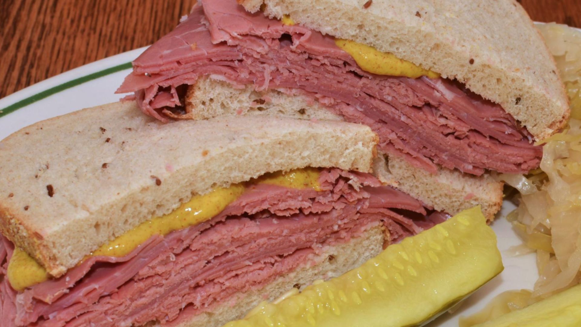 Mmm... corned beef on rye with a side of 'kraut