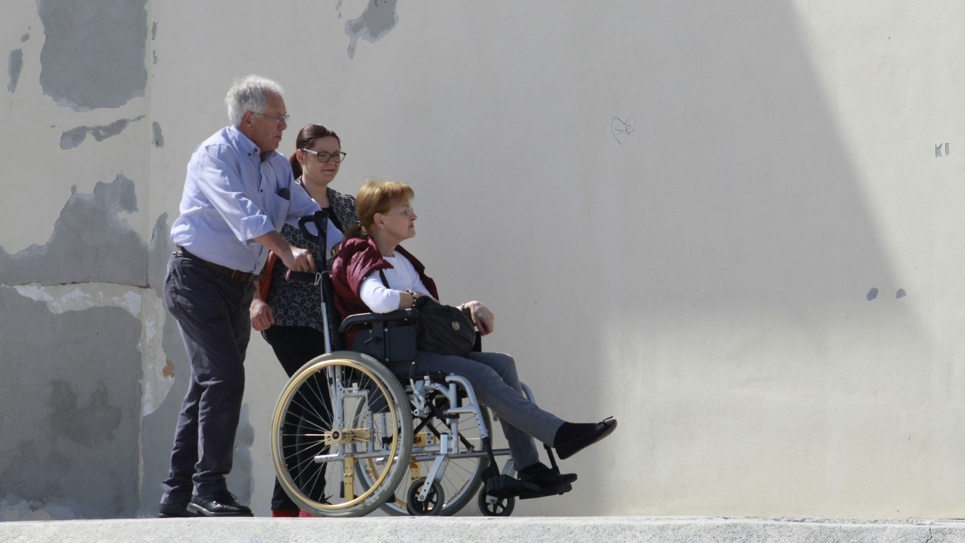 woman sitting on wheelchair