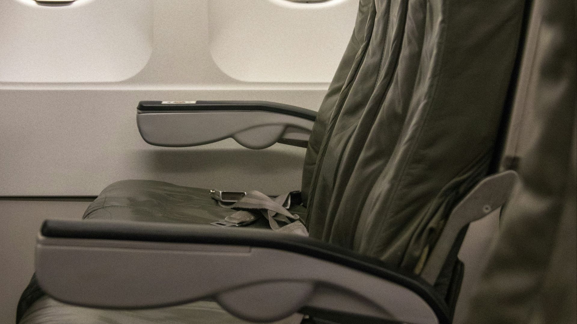unoccupied plane seats