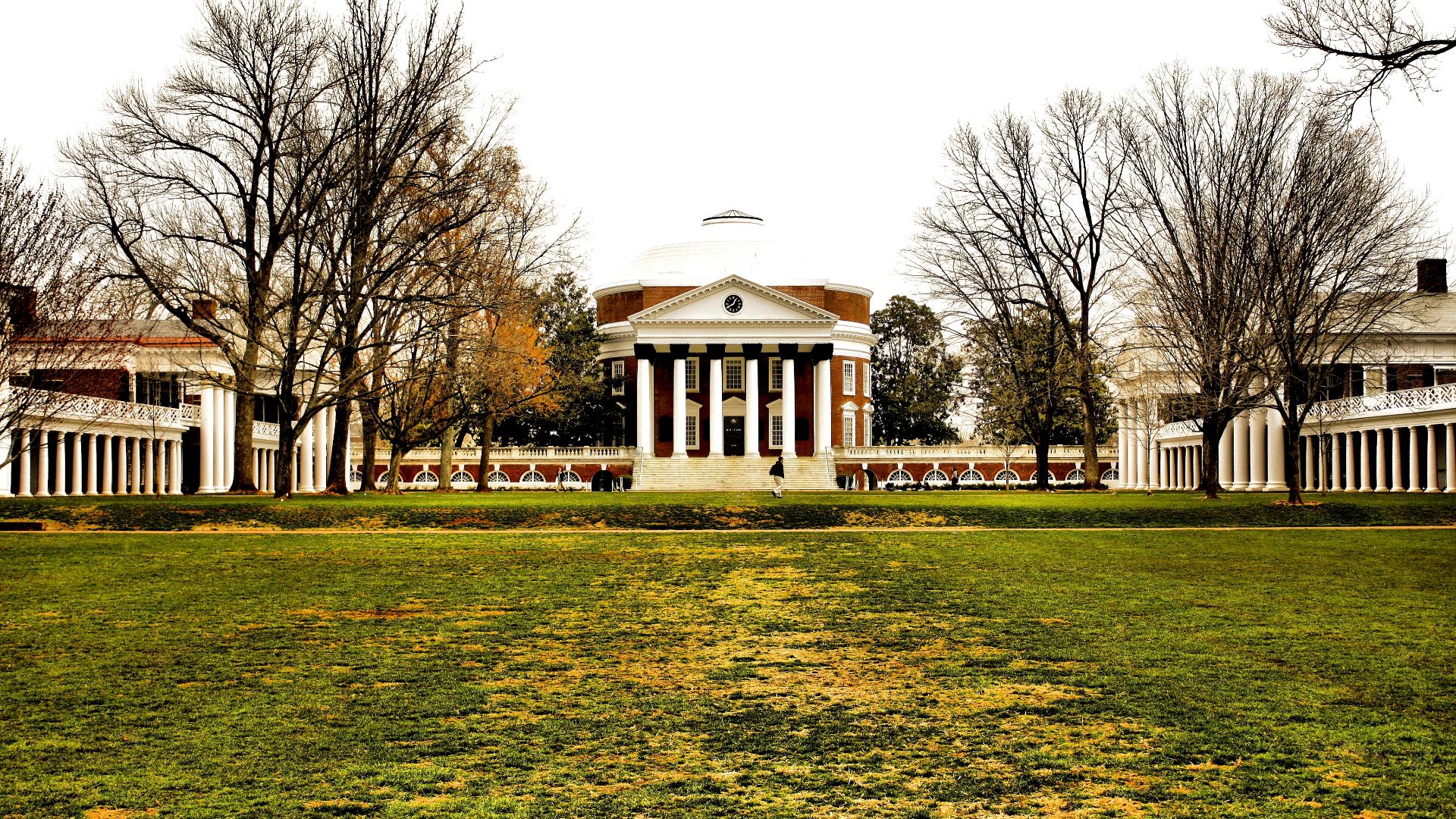 The Rotunda and Lawn at University of Virginia in Charlottesville, Virginia. Designed by Thomas Jefferson and completed in 1826. Pavilions of his