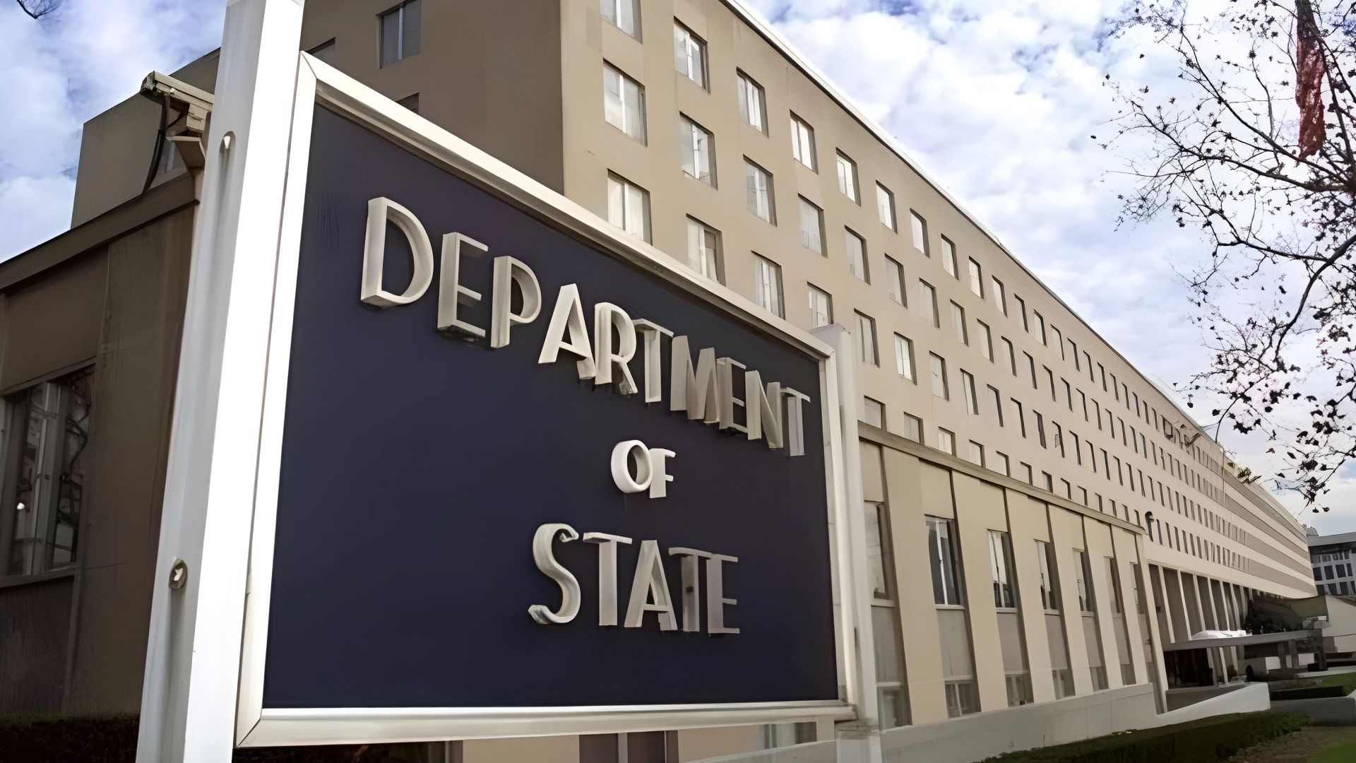 A photography portrait of the State Department headquarters building.