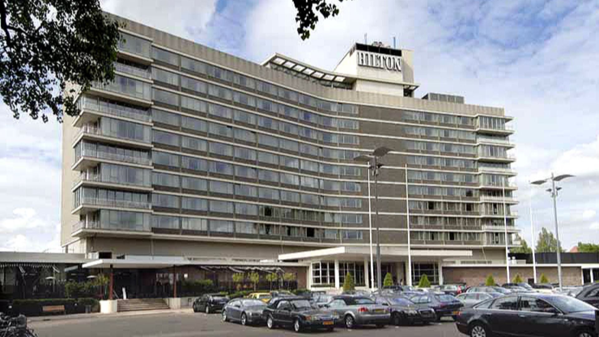Hiltonhotel (Apollolaan)
Bron: bmz.amsterdam.nl/adam/nl/omd/omd07a.html