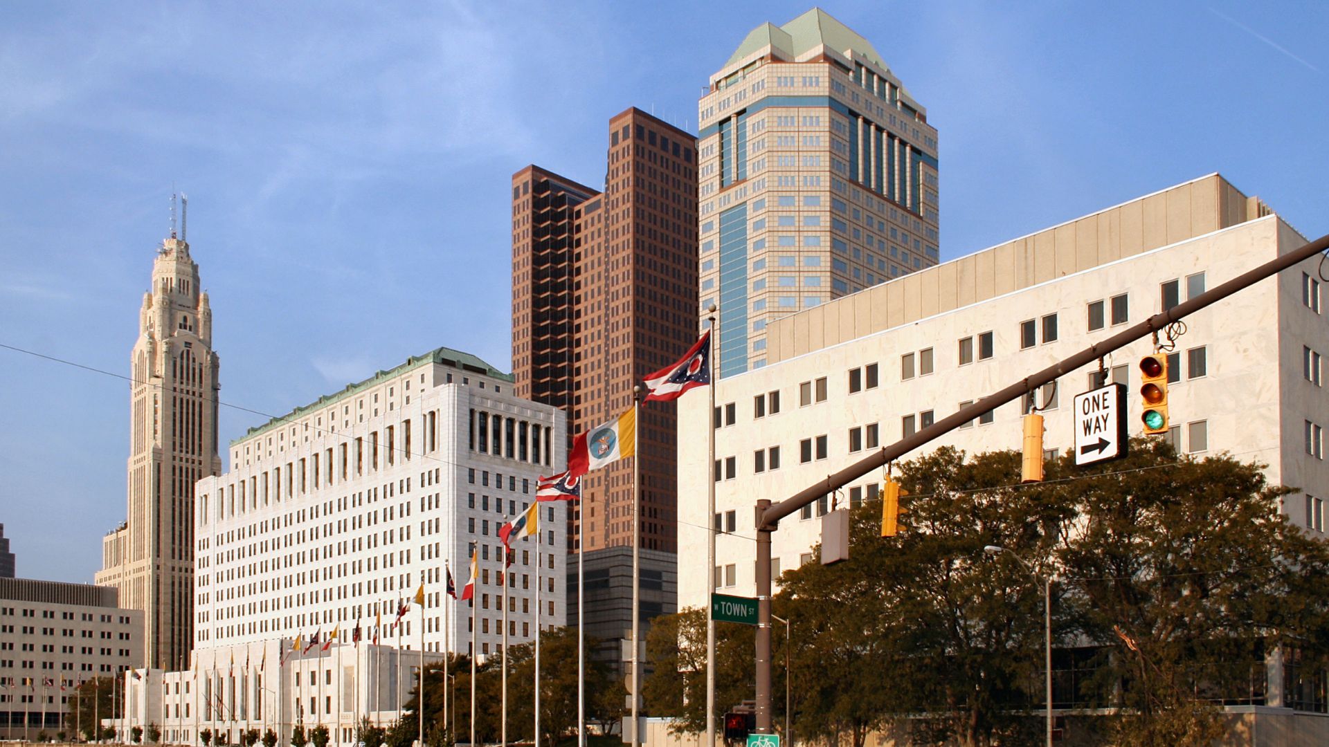 Skyline of Columbus, Ohio.

Photo shot by Derek Jensen (Tysto), 2005-October-03