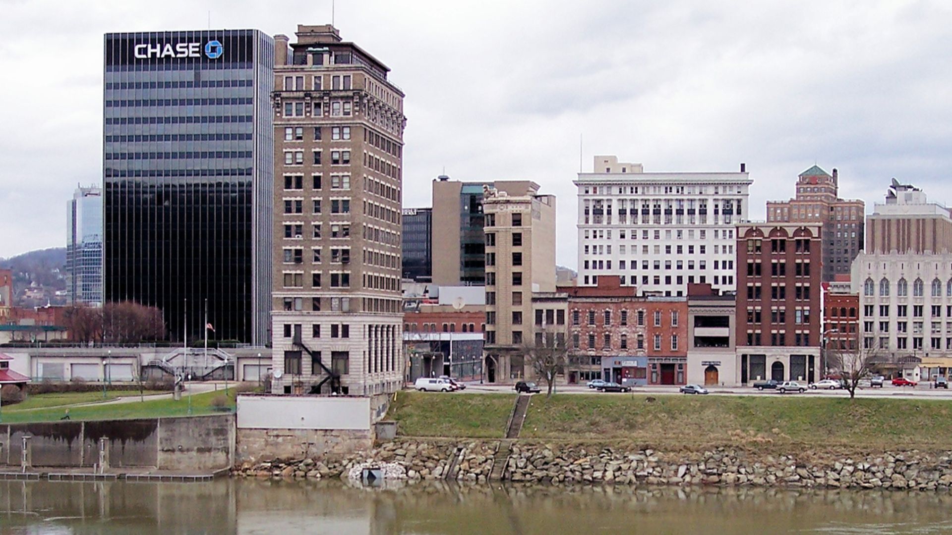 The skyline of w:Charleston, West Virginia as viewed from the south bank of the w:Kanawha River