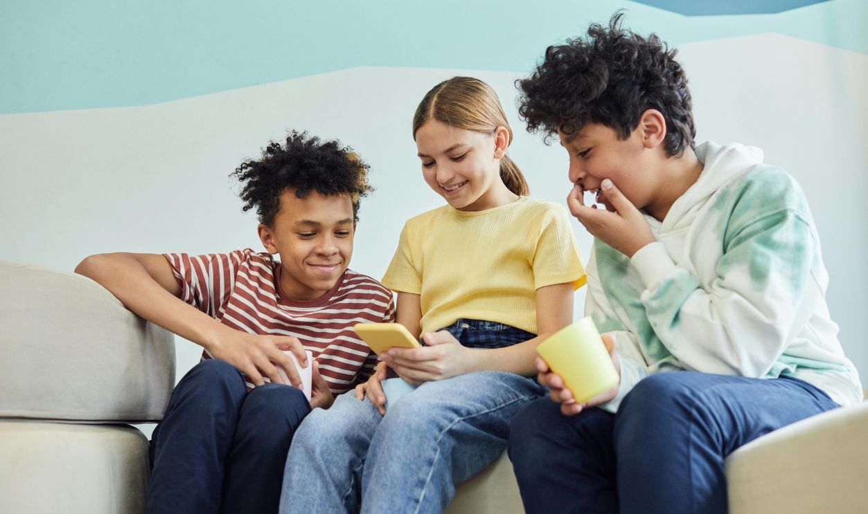 Three teenagers are enjoying each other's company 