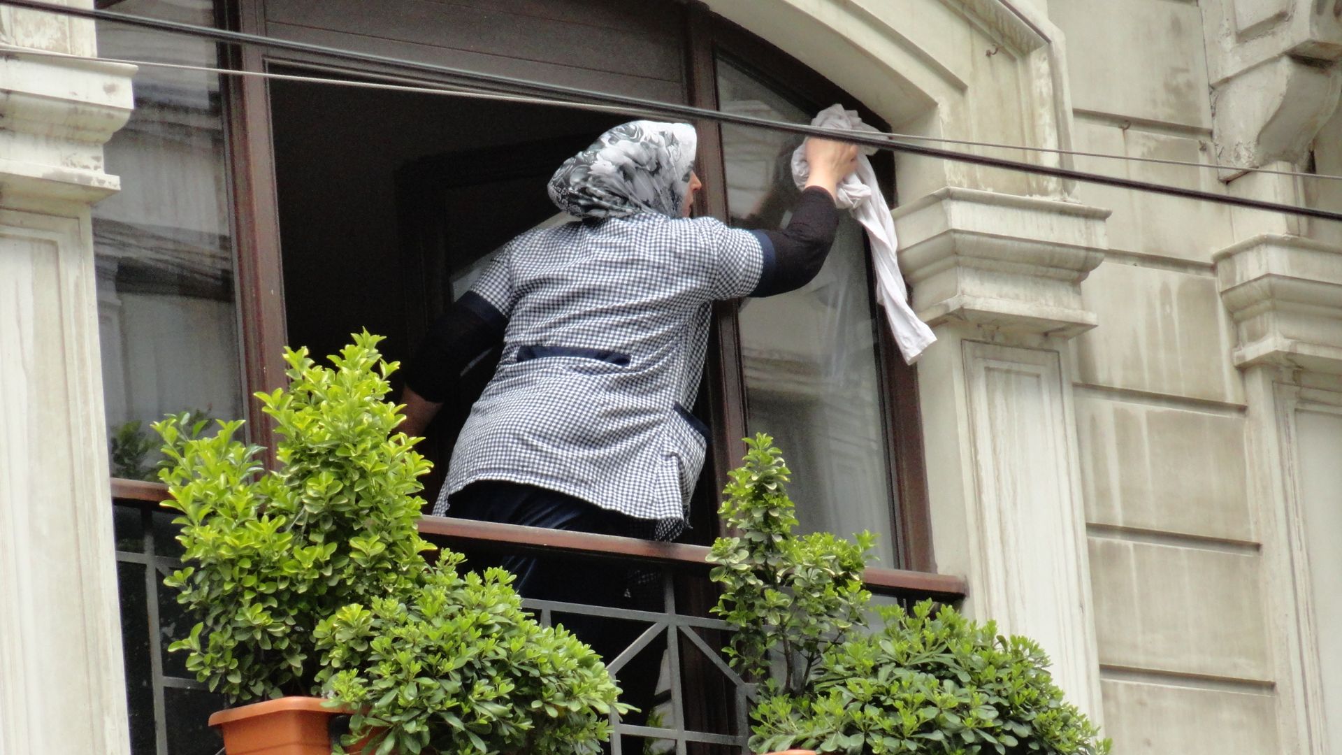 On focus is an example of a Turkish housekeeping lady in action. This is a random hotel in Taksim district in Istanbul, Turkey.
By the founder of www.xperthometips.com/