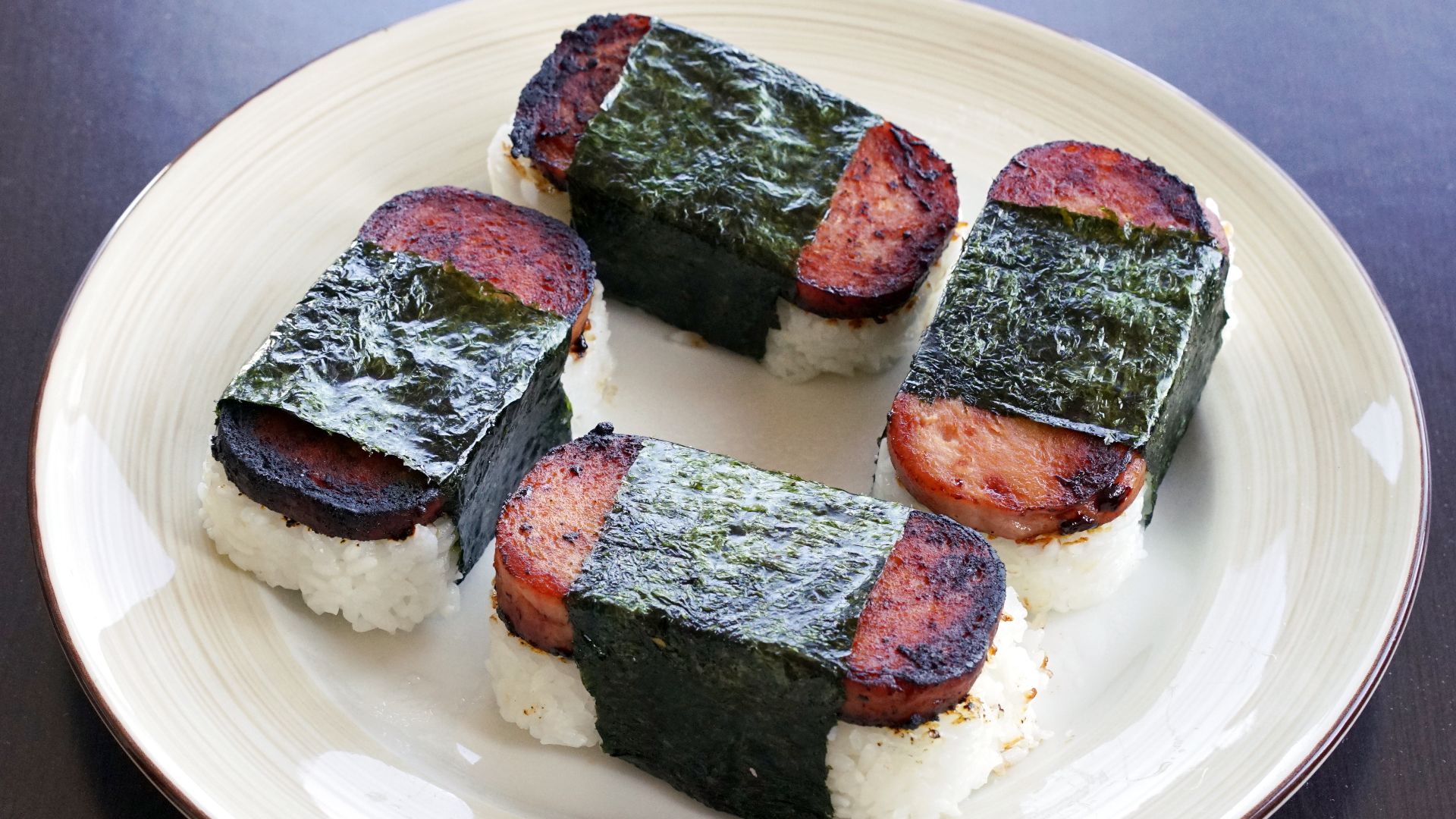 I made some spam musubi today. They were delicious.