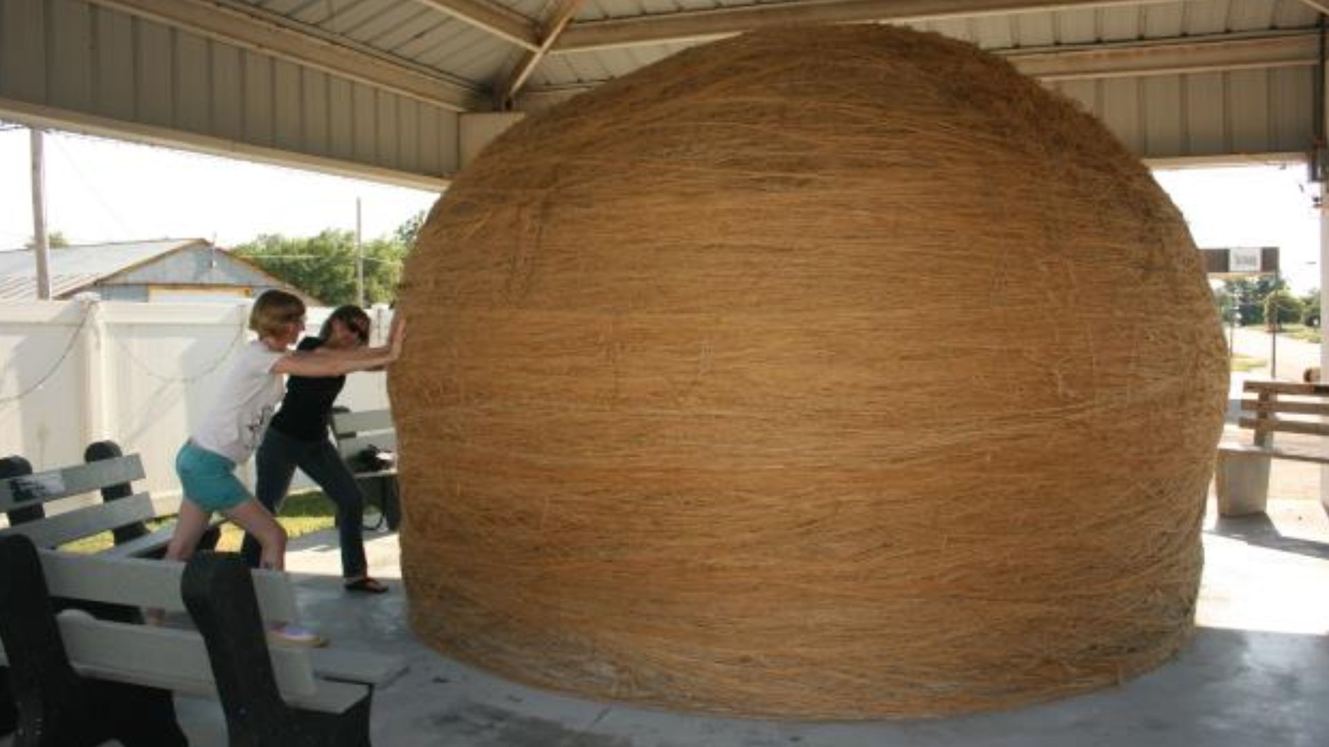Photograph of Ball of Twine from Cawker City Kansas taken by me at public display with permission of those in the photograph. 2013-07-09