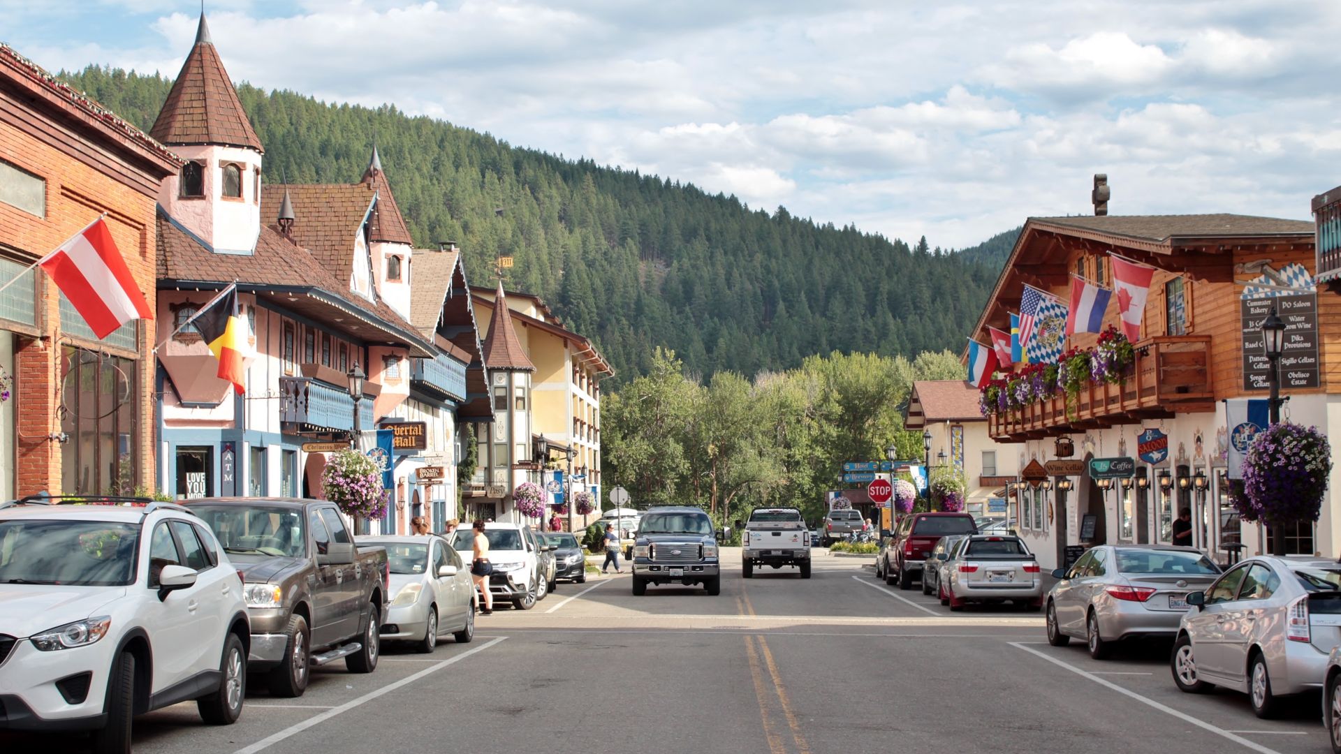 Looking southeast on 9th Street (Alpen Strasse) in Leavenworth, Washington, a city with a Bavarian theme.