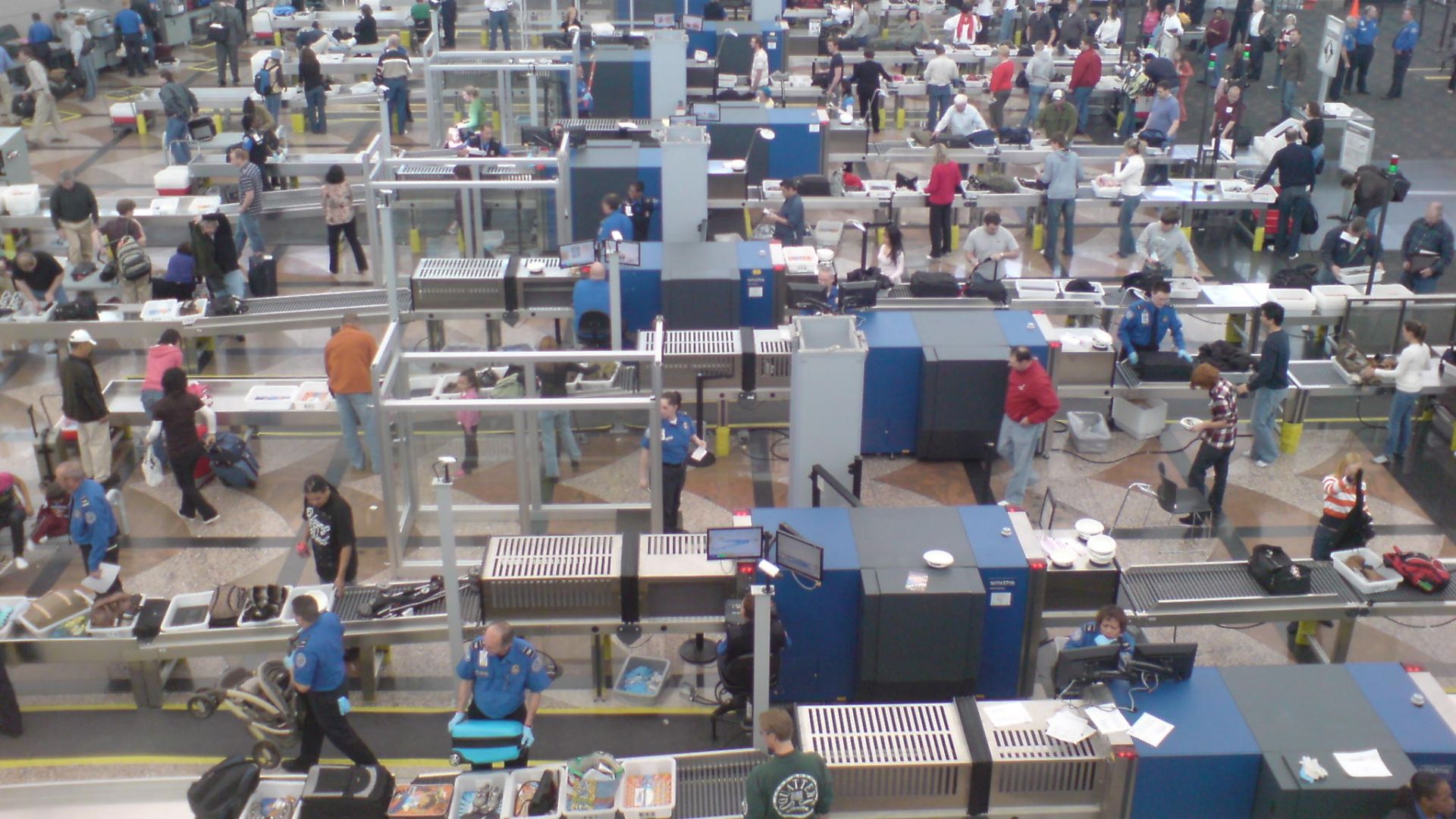 it's a rare opportunity to see it from above. I don't think many other airports have a second floor above the screening that gives you such a view. it's pretty amazing. i would like to get a long video and timelapse of the process.