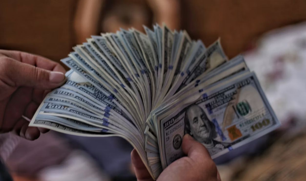 100 US dollar banknotes