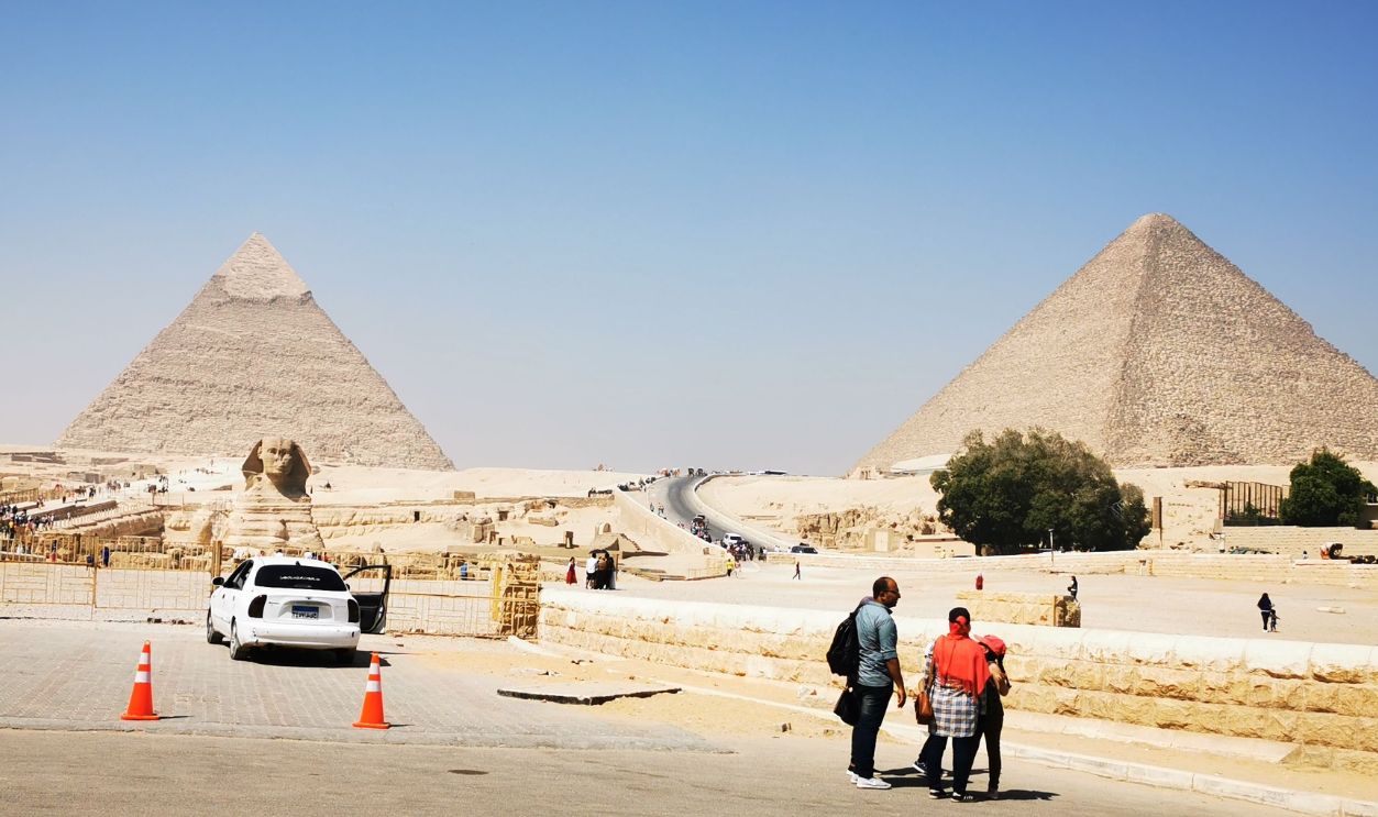 Discover the iconic Pyramids of Giza and the Great Sphinx. A must-visit landmark in Egypt.