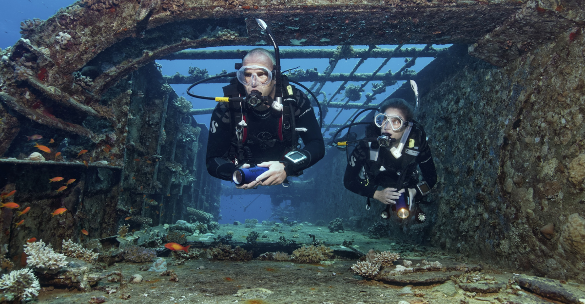 Diver and diver explore wreck, shipwreck, Salem Express, Port Safaga, ferry, Red Sea, Egypt