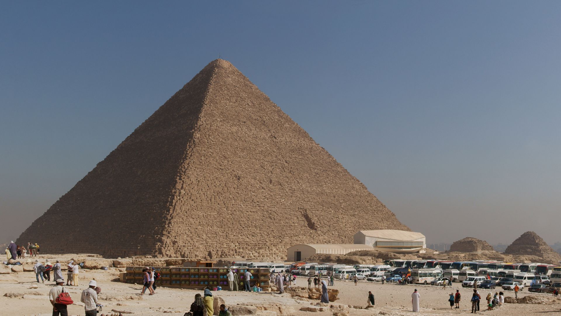 Tourist buses and the Great Pyramid of Giza.
