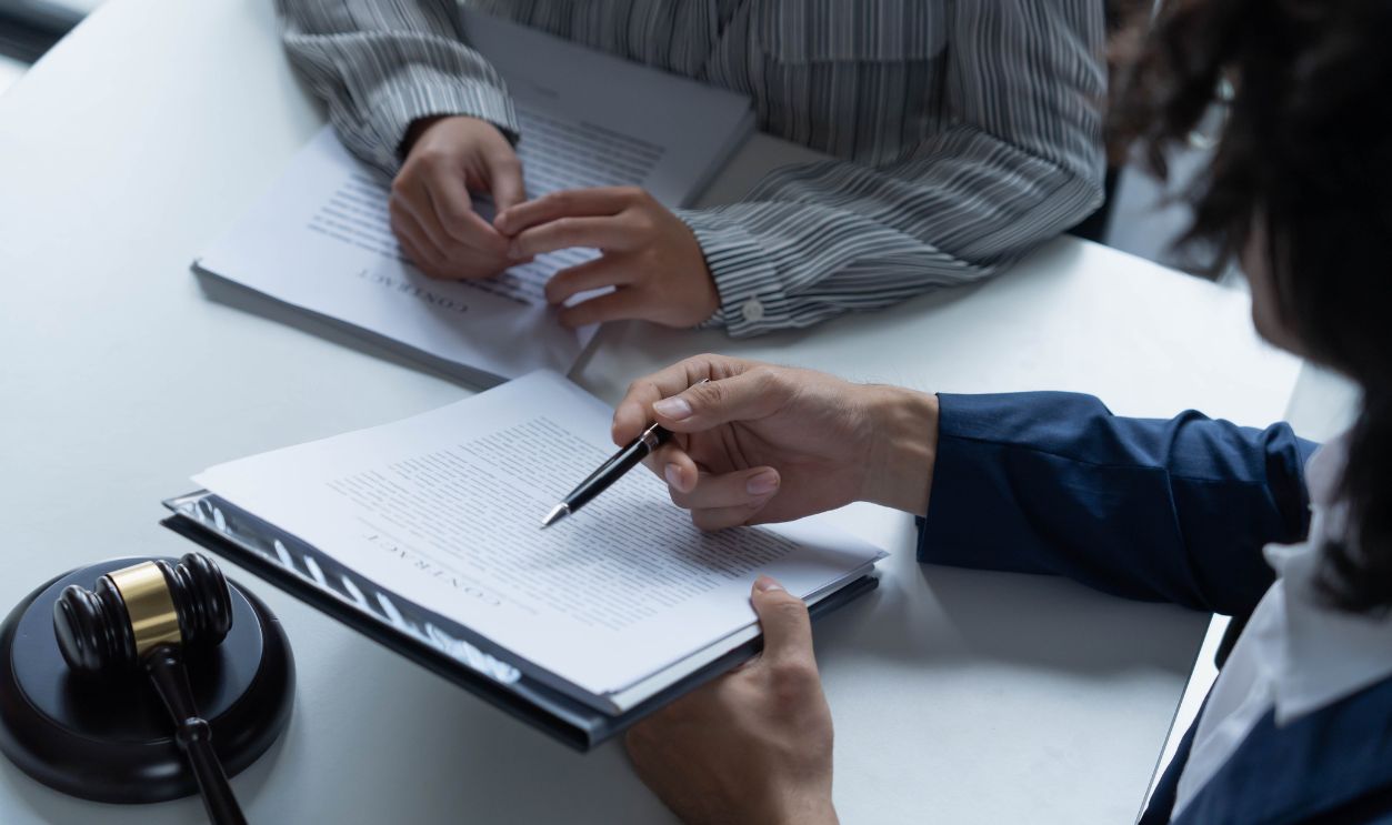 Lawyer give suggestions to client and signing contact.