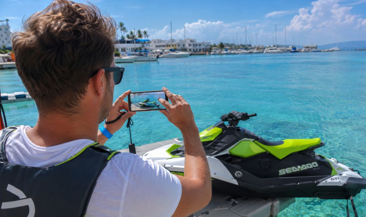 Capturing the marina vibes on camera