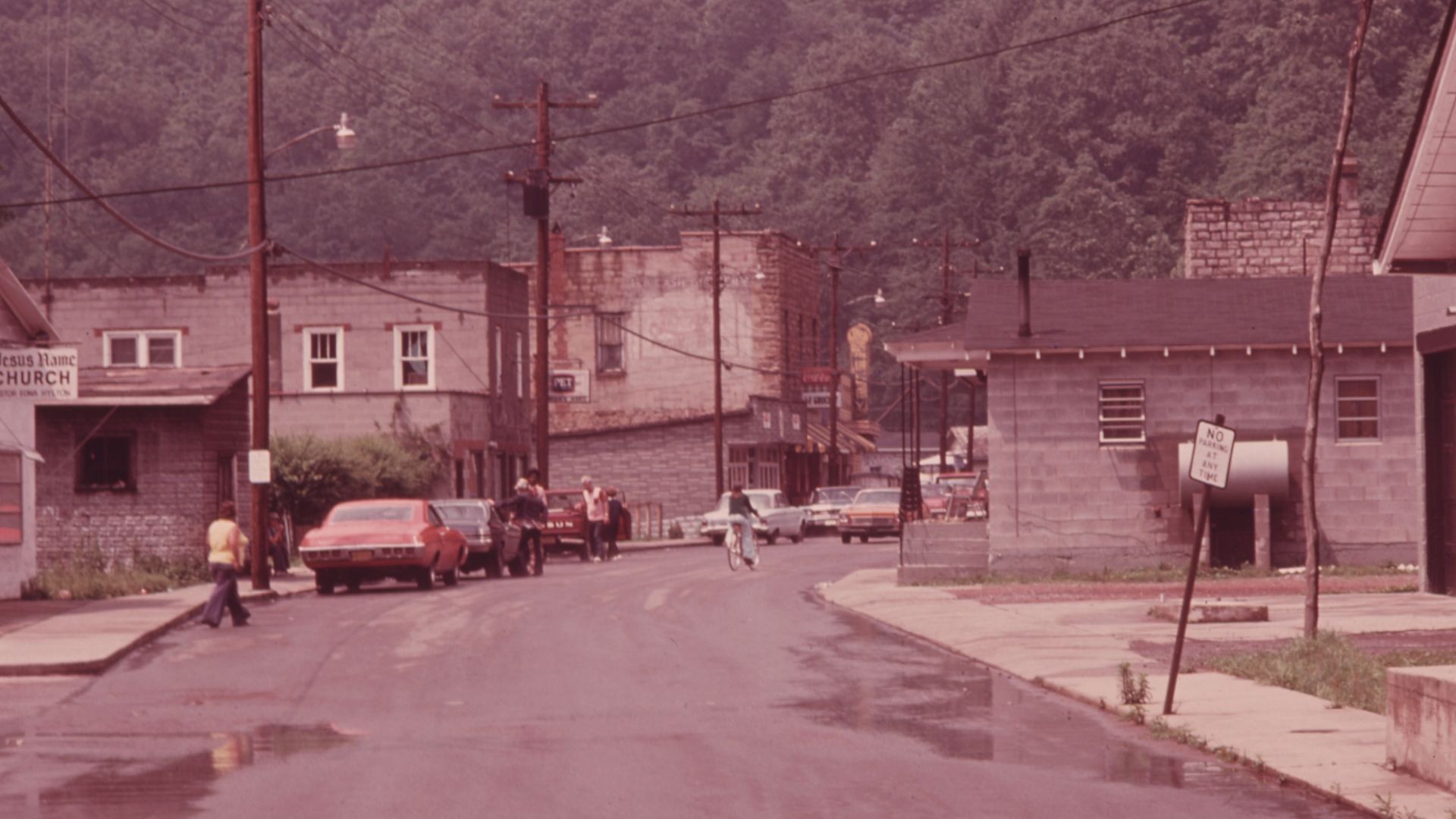 File:Rhodell, West Virginia 1974.jpg