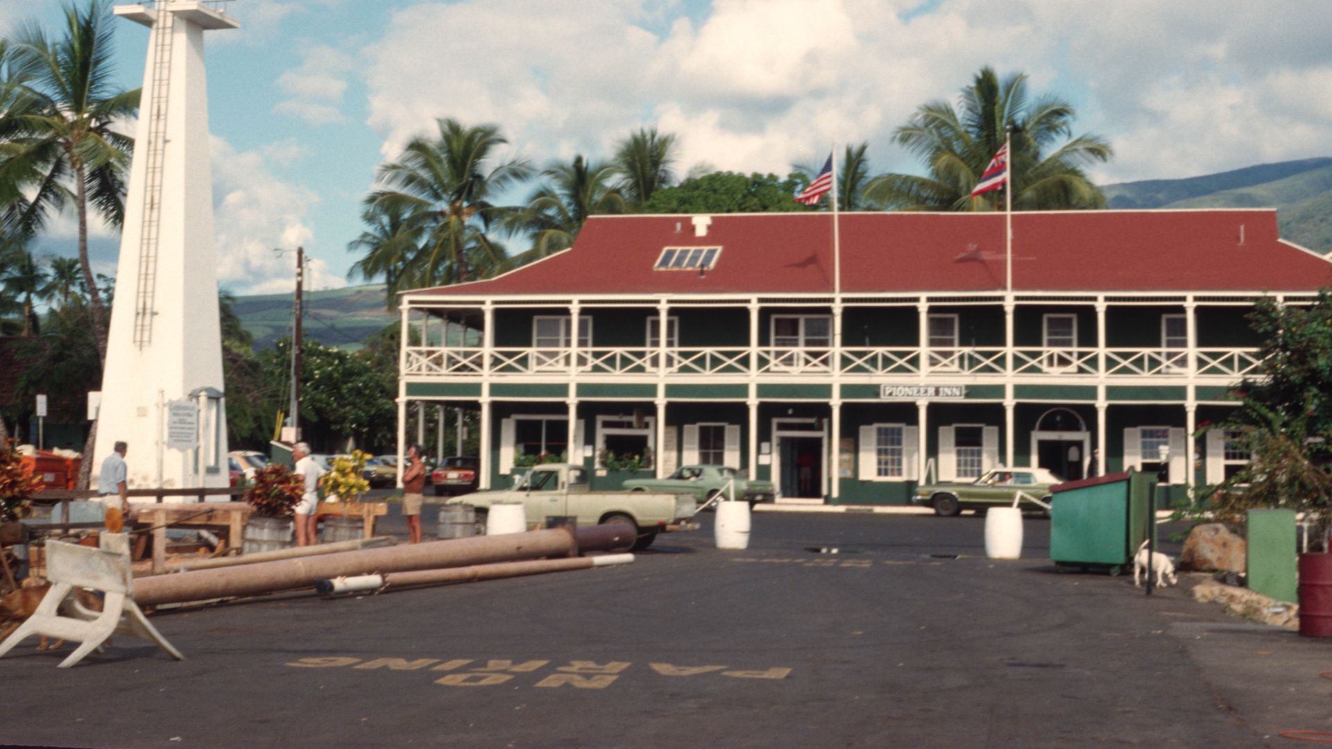 Lahaina Harbor Lighthouse >> Scan From Reel 32, slide 030 >> Trip with Brookman’s to Hawaii. Stayed in Condos. Went to Maui for week and to Kauai for a week. Played golf. Rented cars on both islands and drove over all of the islands. Great condos.