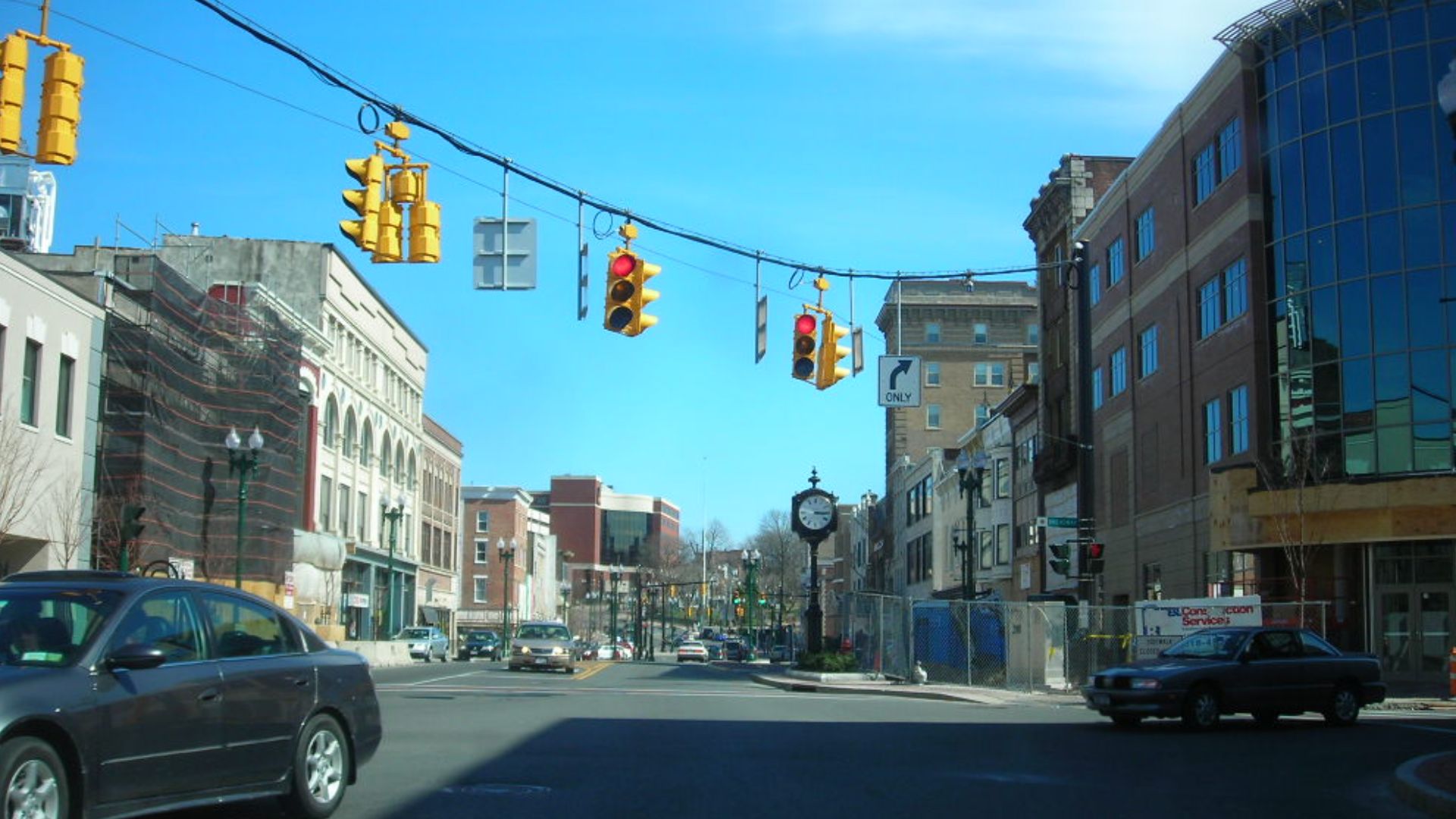 Downtown Schenectady looking east on State Street from intersection with Broadway in 2007.