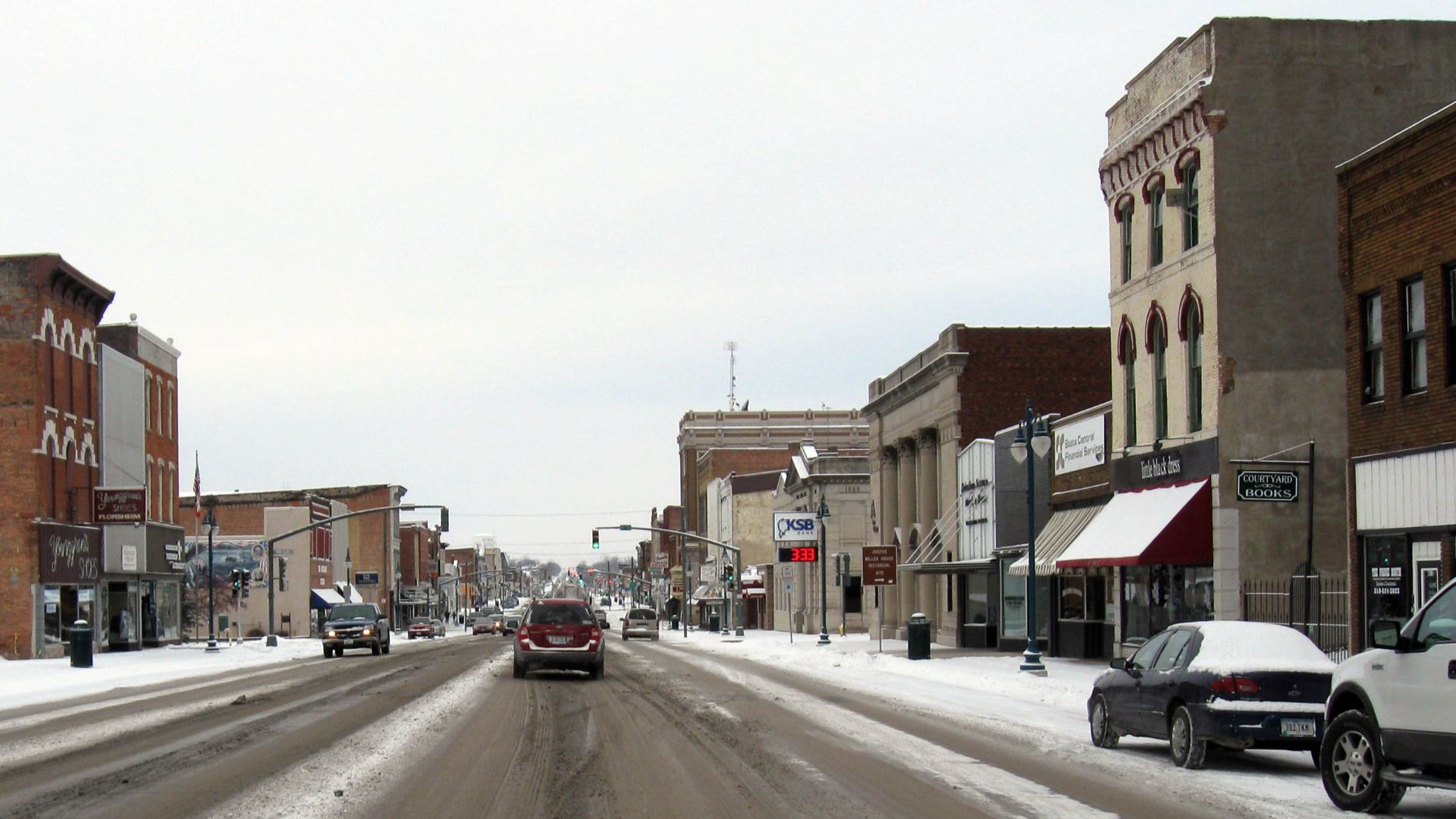 Keokuk, Iowa, Main Street. Handsome downtown! Wish it had been sunny... Billwhittaker (talk) 21:19, 2 February 2009 (UTC)