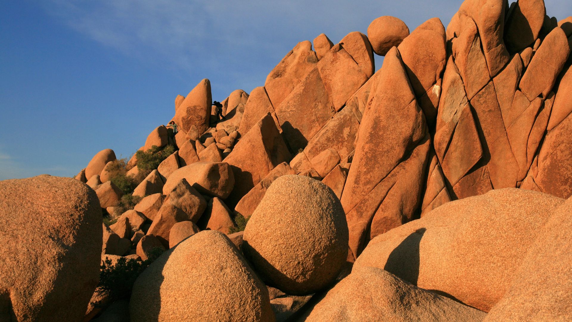 Rock formation in in Joshua Tree National Park, Southern California.
The rocks that look as balls are called giant marbles.