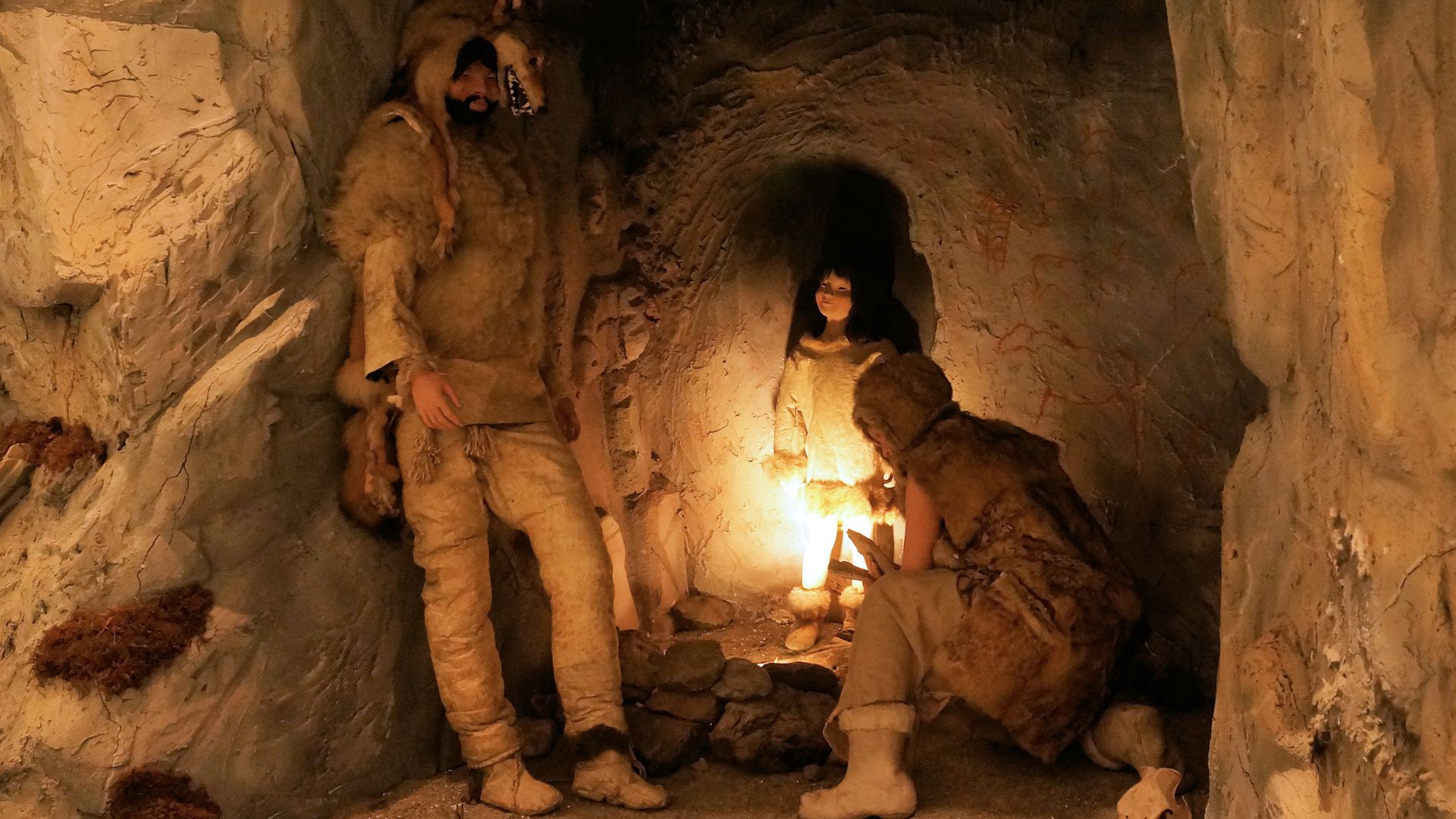 Reconstruction of Altaic cave site, 150.000-10.000 BCE