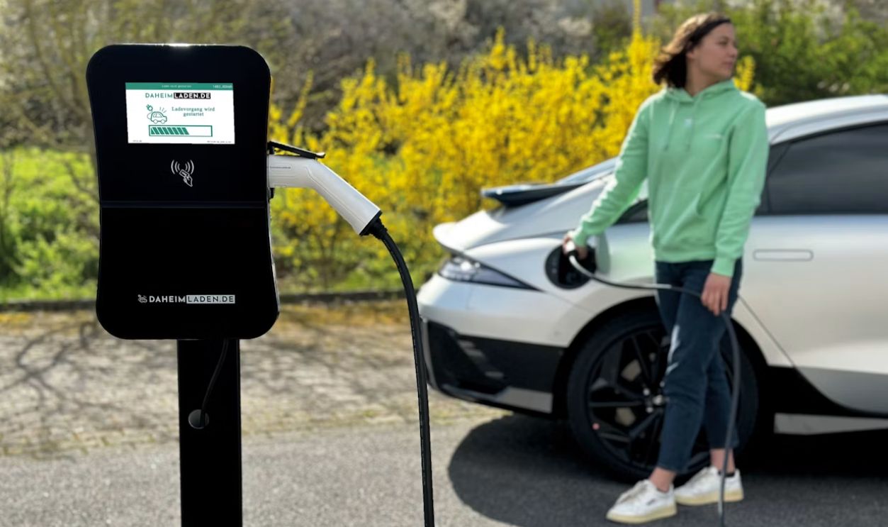 DaheimLaden.de EV charging station in action with Hyundai IONIQ6