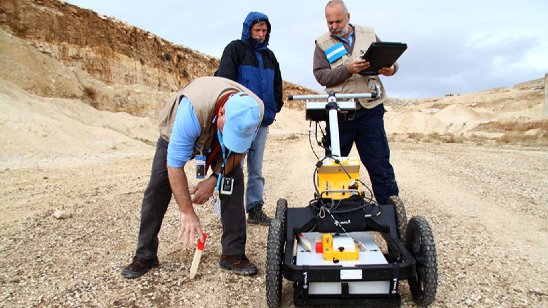 Using ground-penetrating radar equipment