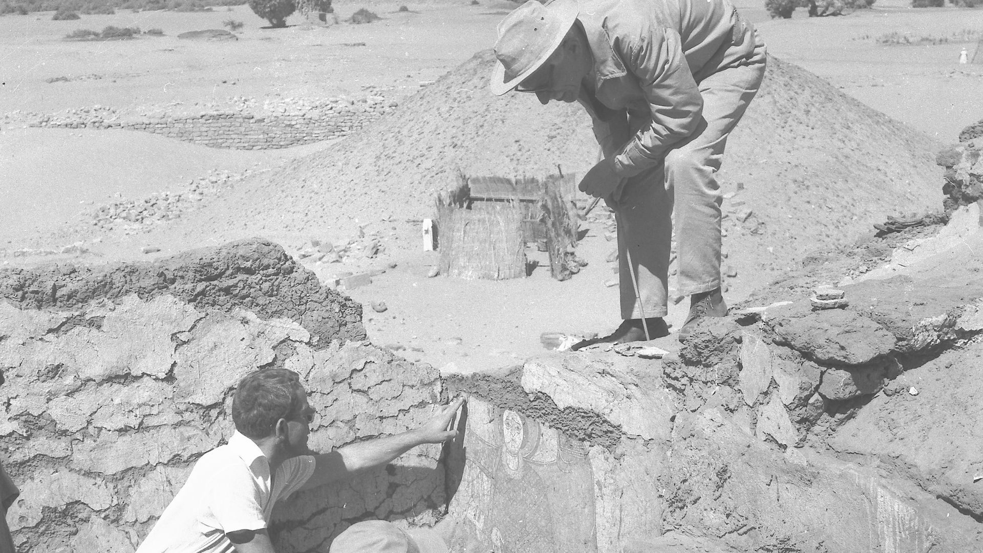 Excavations at Faras. In the photo, among others prof. Kazimierz Michałowski
