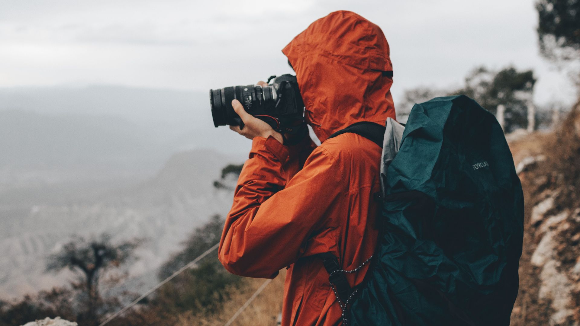 Photographer capturing scenic views in Pinal de Amoles, Mexico.