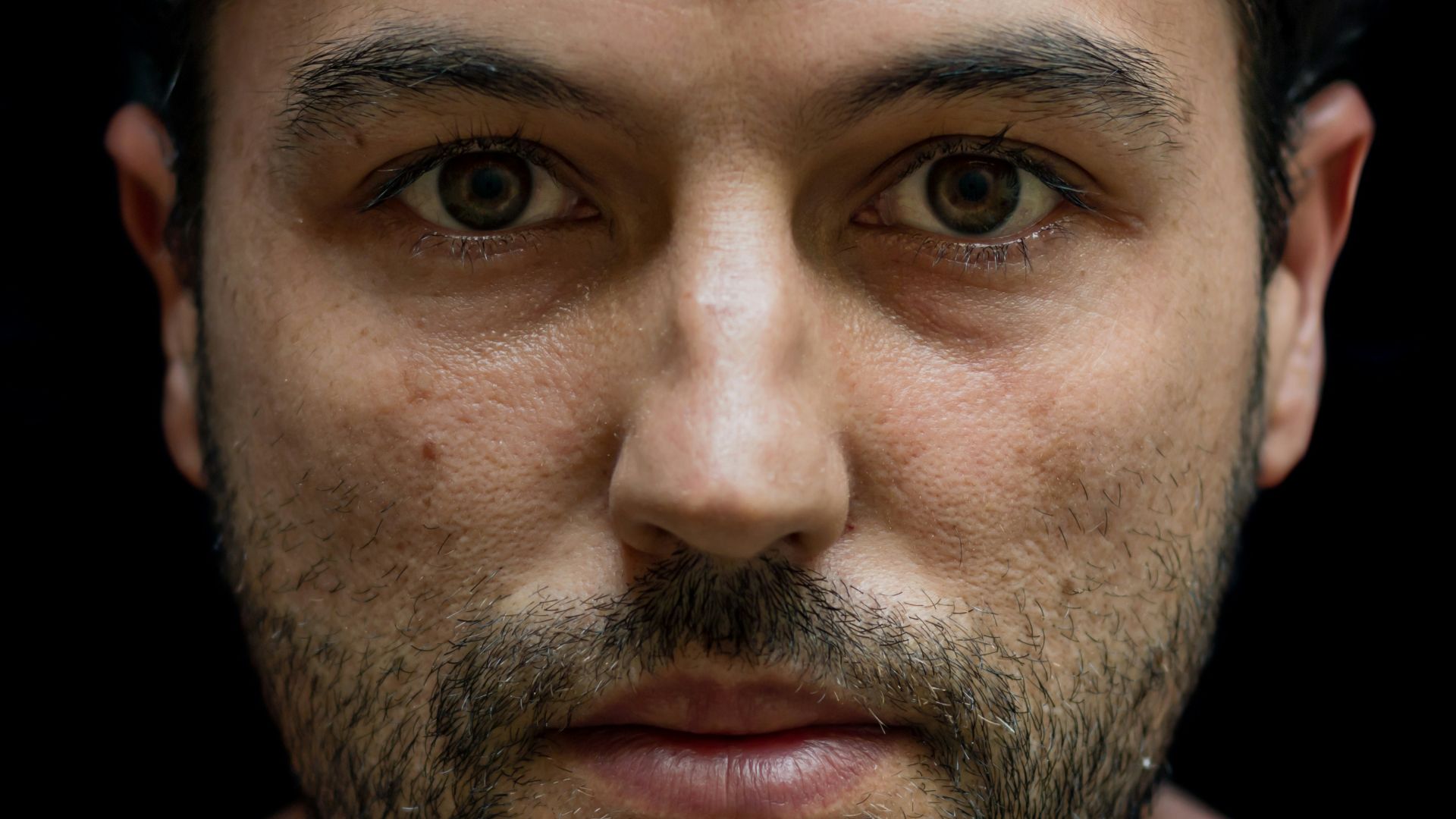 close-up photography of man with beard