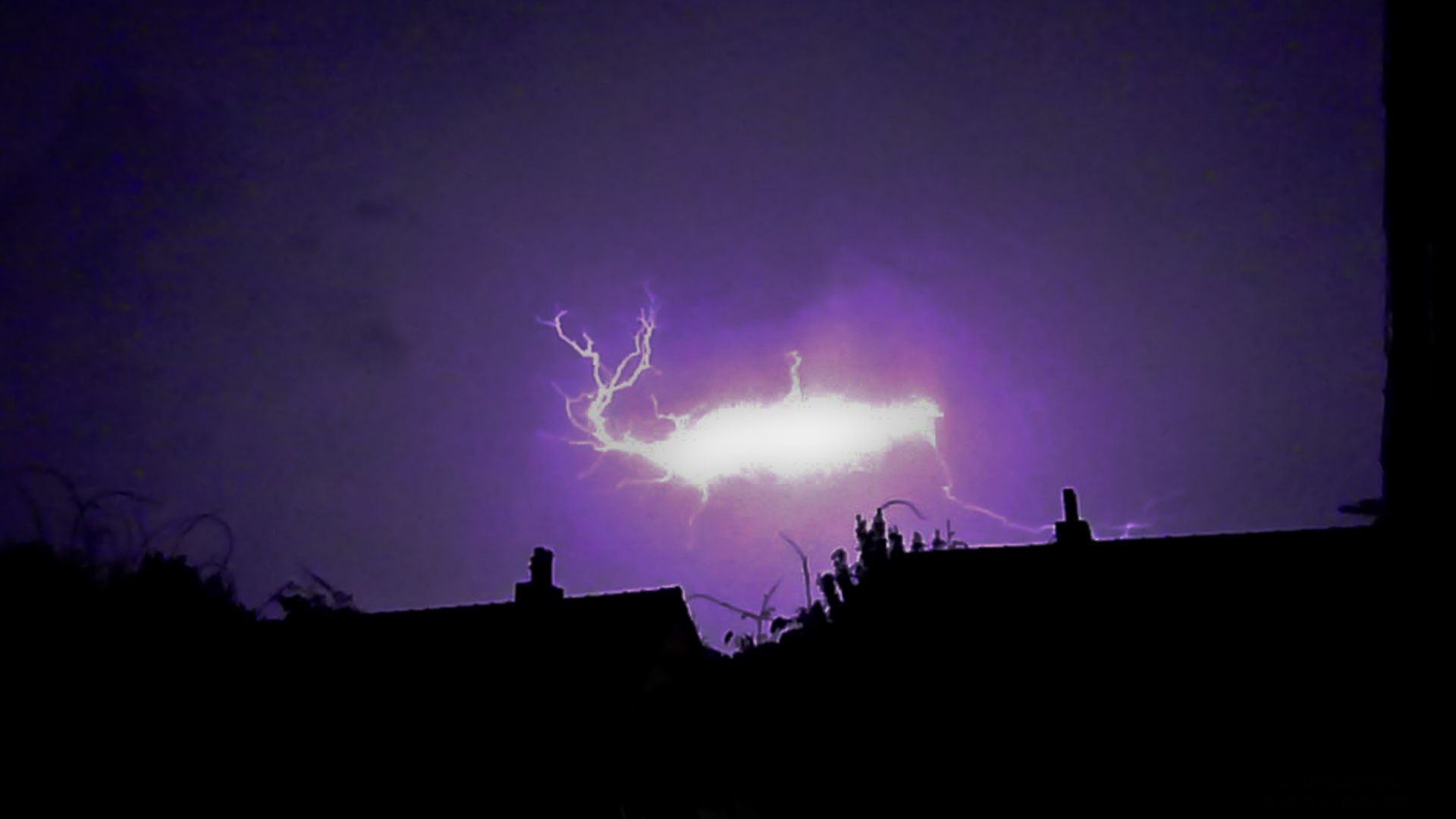 A Incredible Natural Phenomena of Ball Lightning.
Shot in Maastricht the Netherlands on 28 June 2011