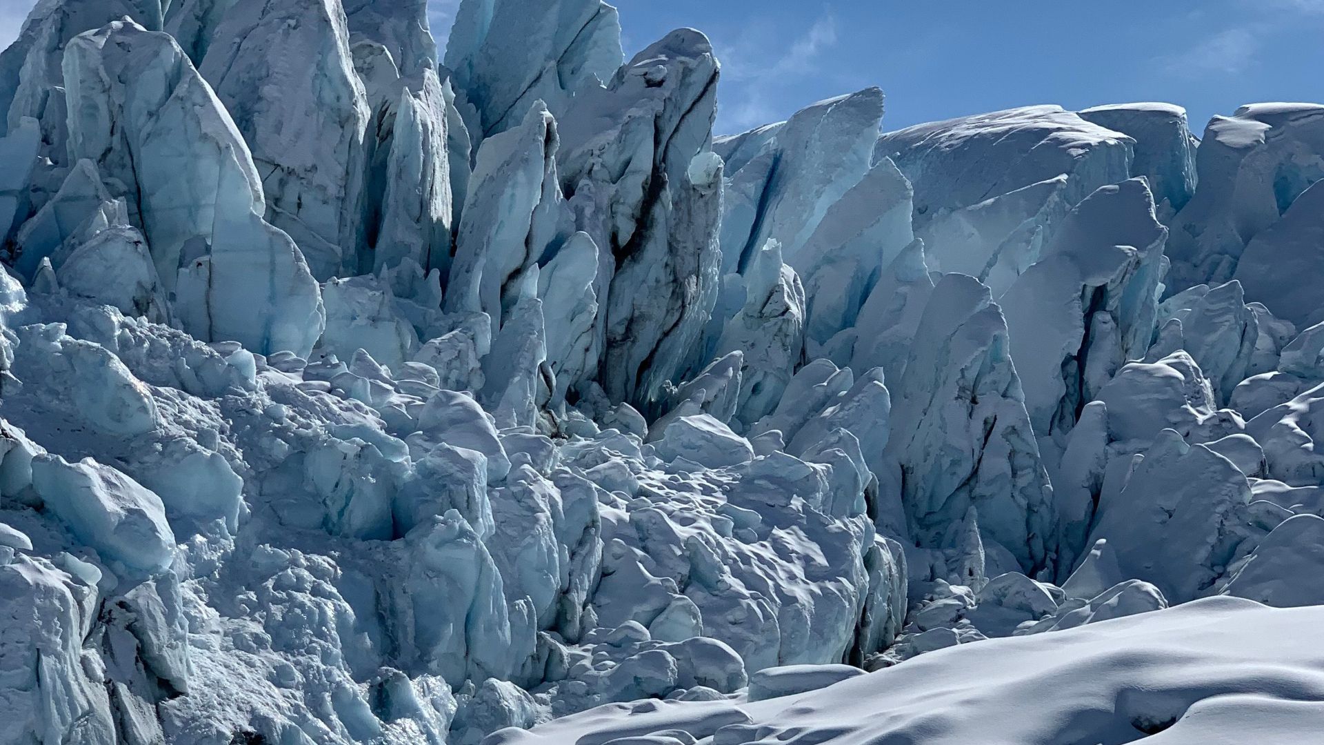 Breathtaking view of a snow-covered glacier in Alaska, capturing winter's raw beauty.