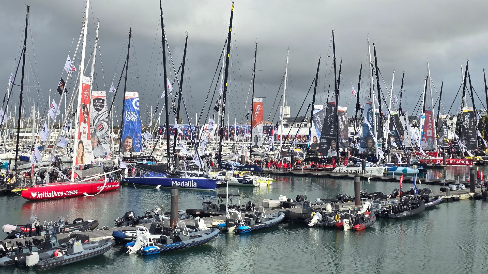 Vendée Globe 2024-2025 (10e édition), avant le départ, aux Sables-d'Olonne, France.