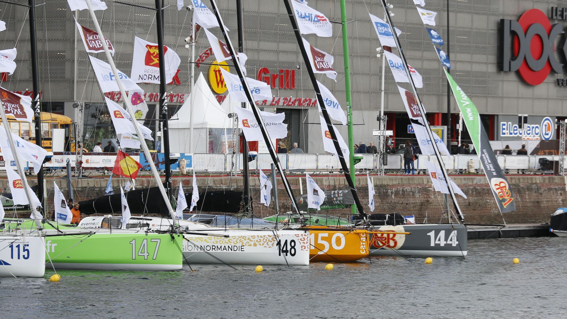 Les Class 40 de la Transat Jacques Vabre en attente dans le bassin Paul Vatine