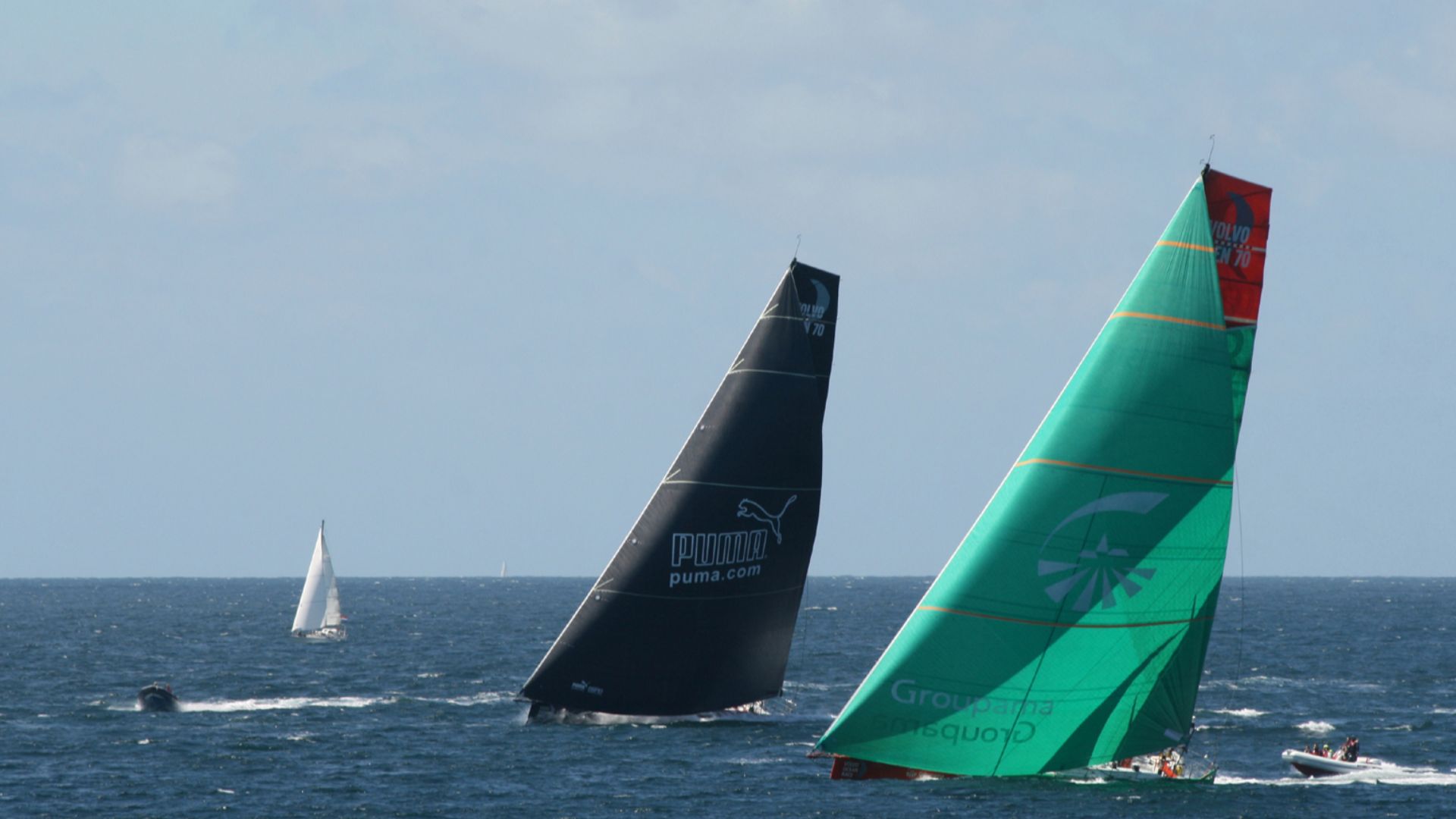 Volvo Ocean Race venant de Lorient allant vers les coureaux de Belle-Ile