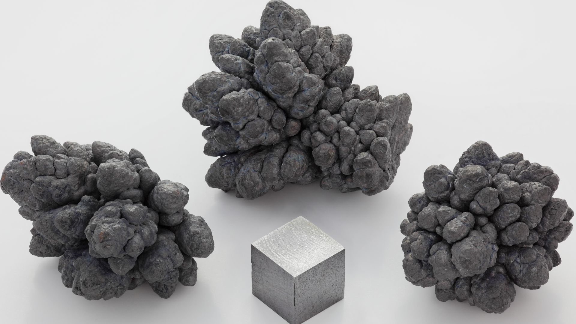 Electrolytically refined pure (99.989 %) superficially oxidized lead nodules and a high purity (99.989 %) 1 cm3 lead cube for comparison.