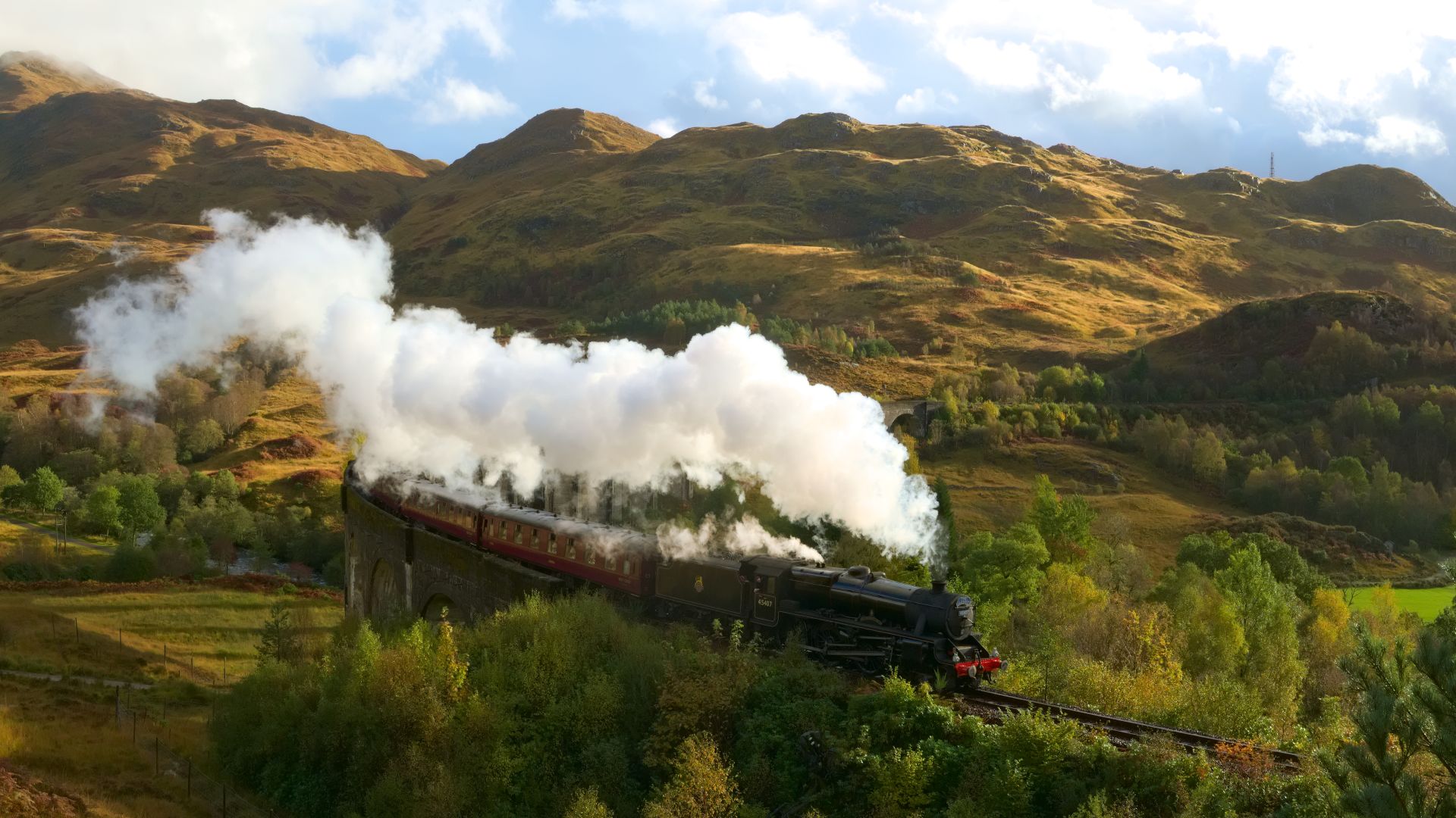 File:Jacobite on Glenfinnan Viaduct 4 20211024.jpg