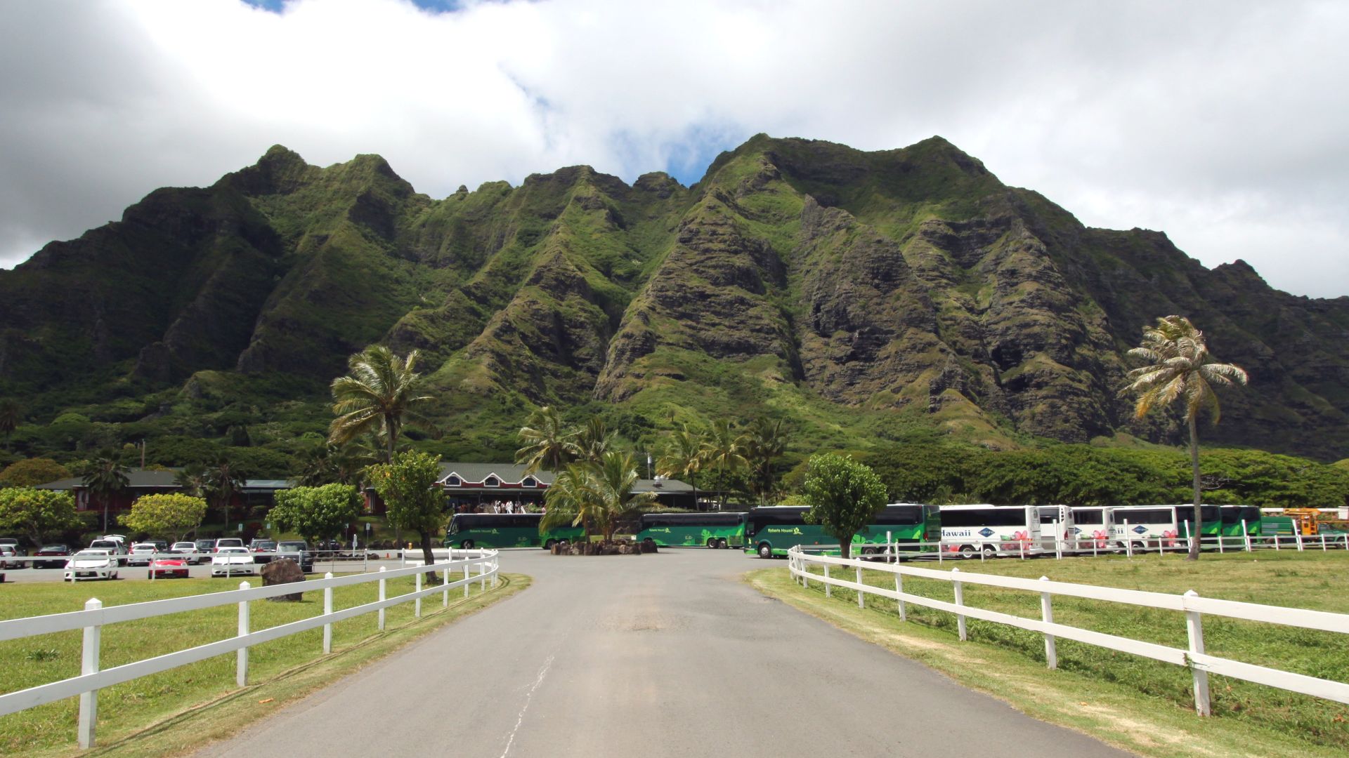 Outside Honolulu, Hawai'i

Did you know : many Hollywood Directors use this beautiful scenery for their movies back drop, such as :  Jurassic Park (1993), Mighty Joe Young (1998), Pearl Harbor (2001),  Battleship  (2012), Hunger Games (2013), and many mor
