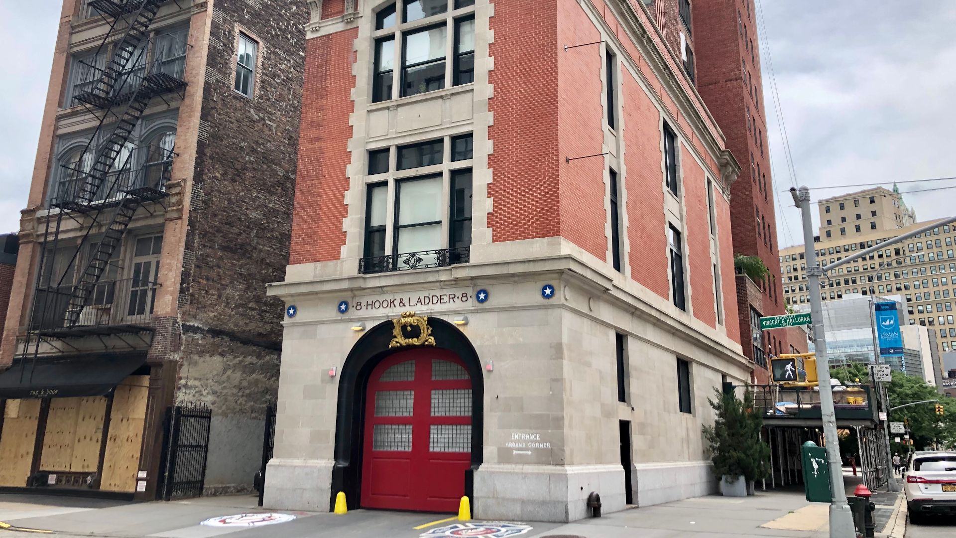 Realistic, unfiltered image of the Ghostbusters Firehouse (Hook & Ladder No. 8) in Manhattan. Photo by Chris6d