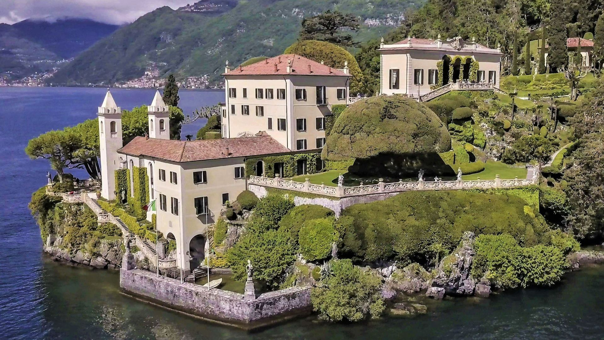 Vista dal lago su Villa del Balbianello, Bene FAI a Tremezzina sul Lago di Como