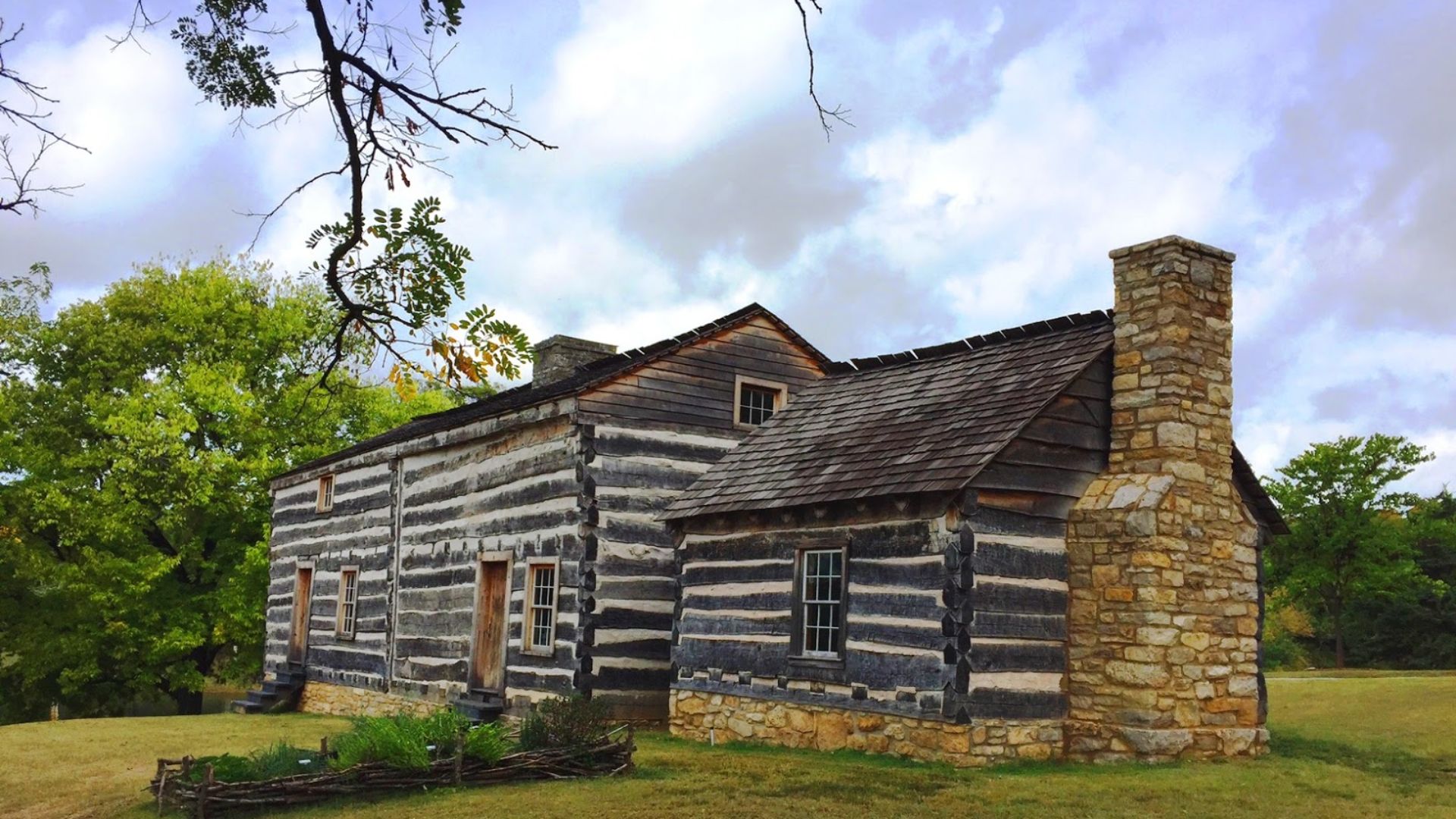 Photo of the reconstructed Ft. Zumwalt by John Foster