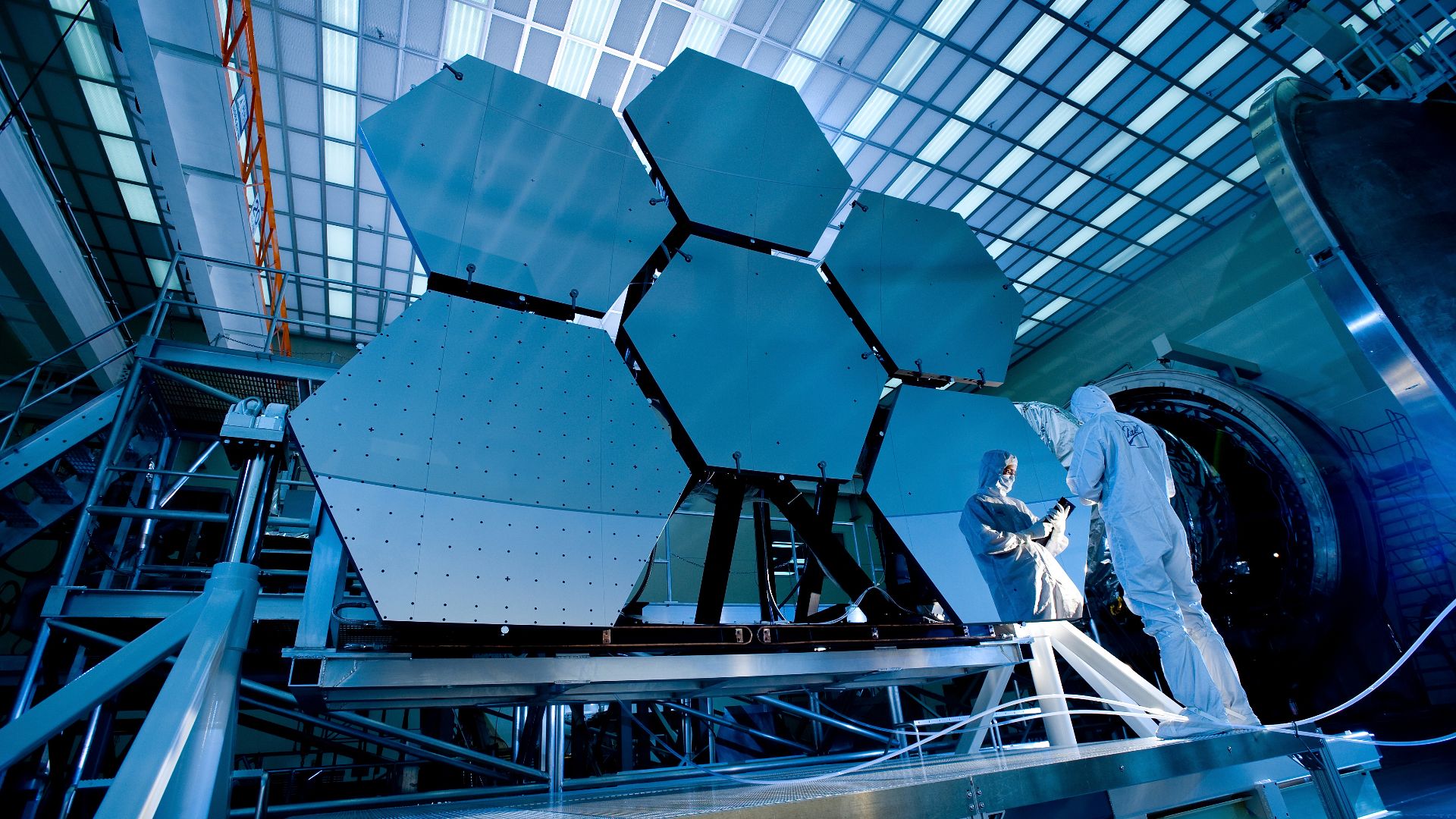 Caption: During cryogenic testing, the mirrors will be subjected to temperatures dipping to 24 Kelvins, permitting engineers to measure in extreme detail how the shape of each mirror changes as it cools. More information: Click here