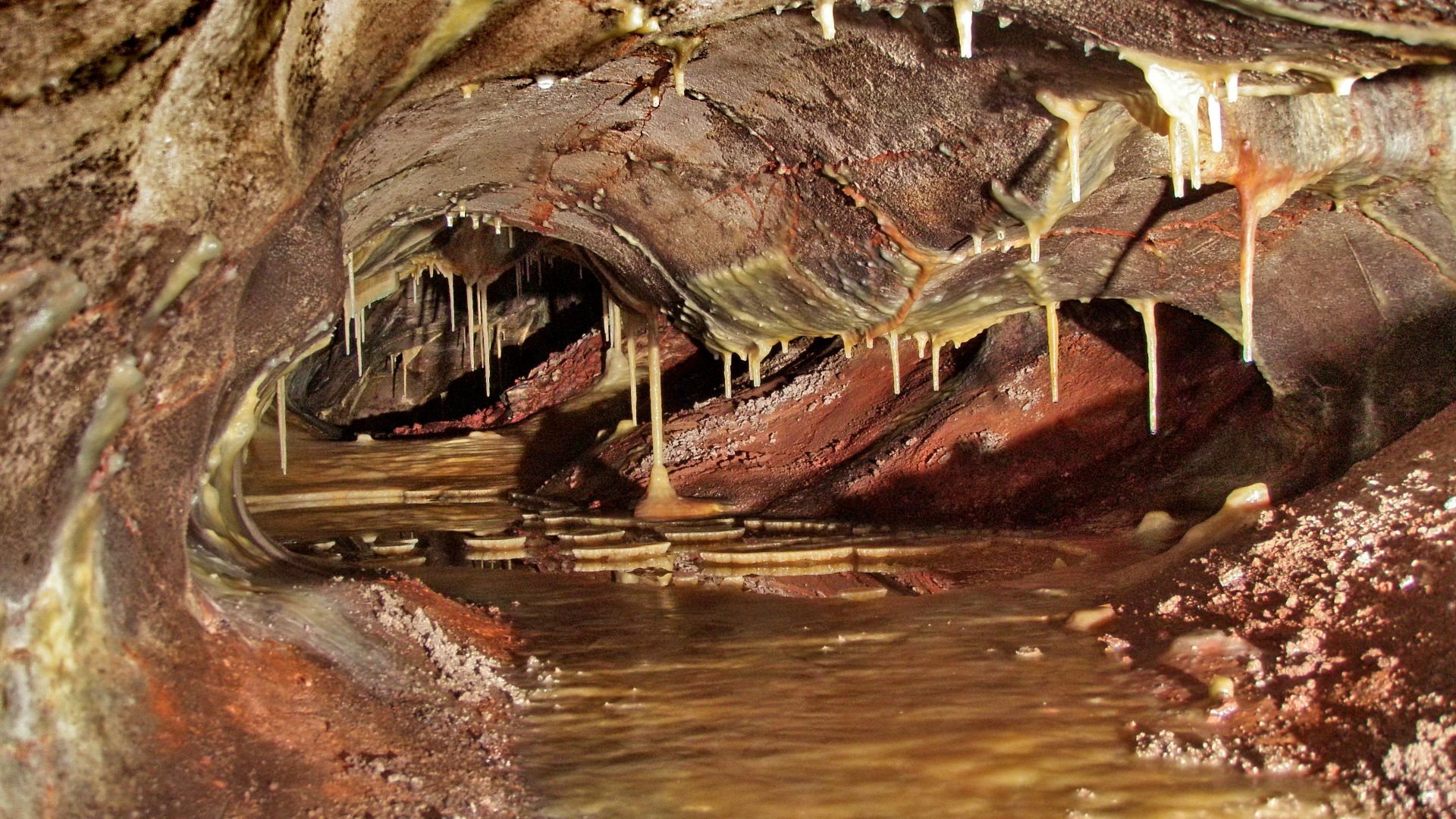 Skyway Lake, stalactites, Wind Cave