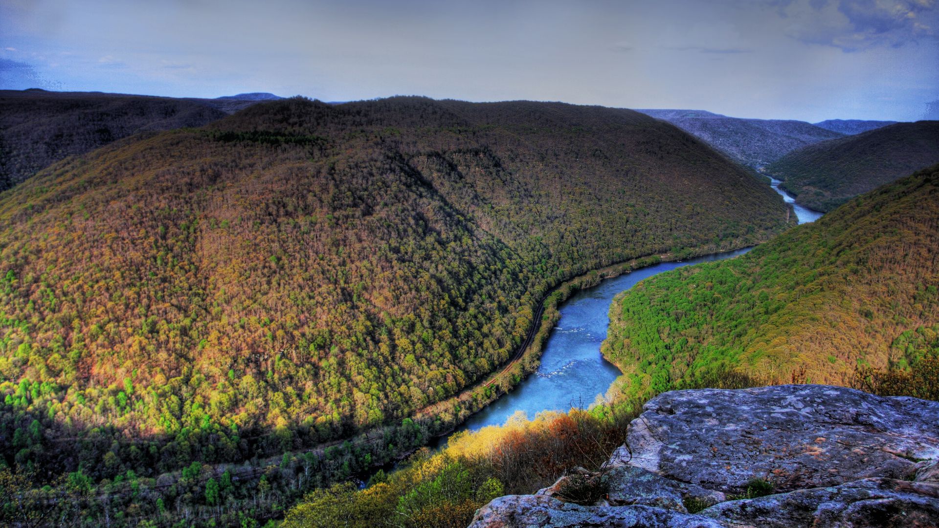 The New River, a tributary of the Kanawha River, is approximately 320 mi (515 km) long, flowing through the states of North Carolina, Virginia, and West Virginia in the United States. Much of the river's course through West Virginia is designated as the N